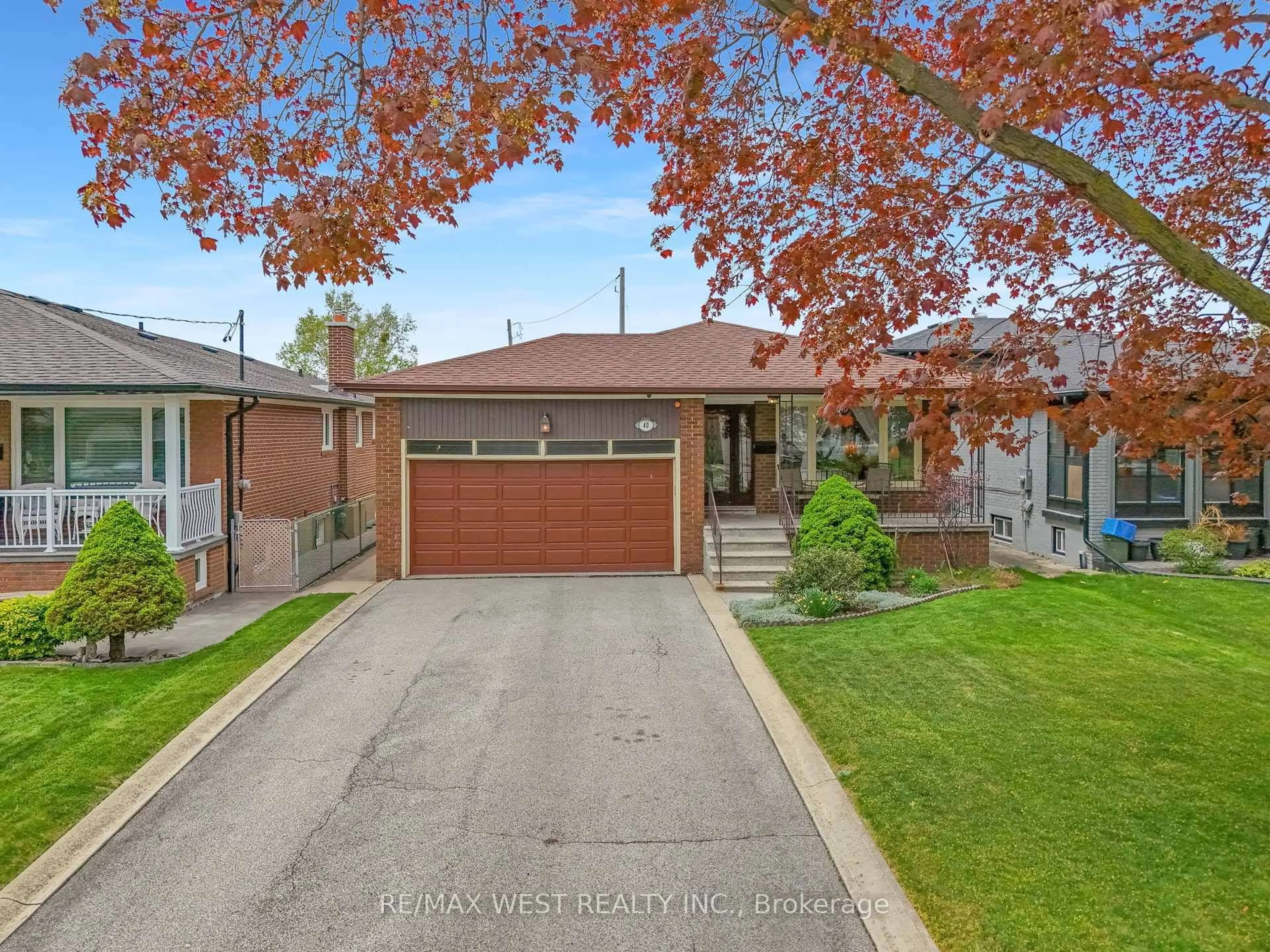 Home with brick exterior material, street for 40 Windsor Rd, Toronto Ontario M9R 3G4