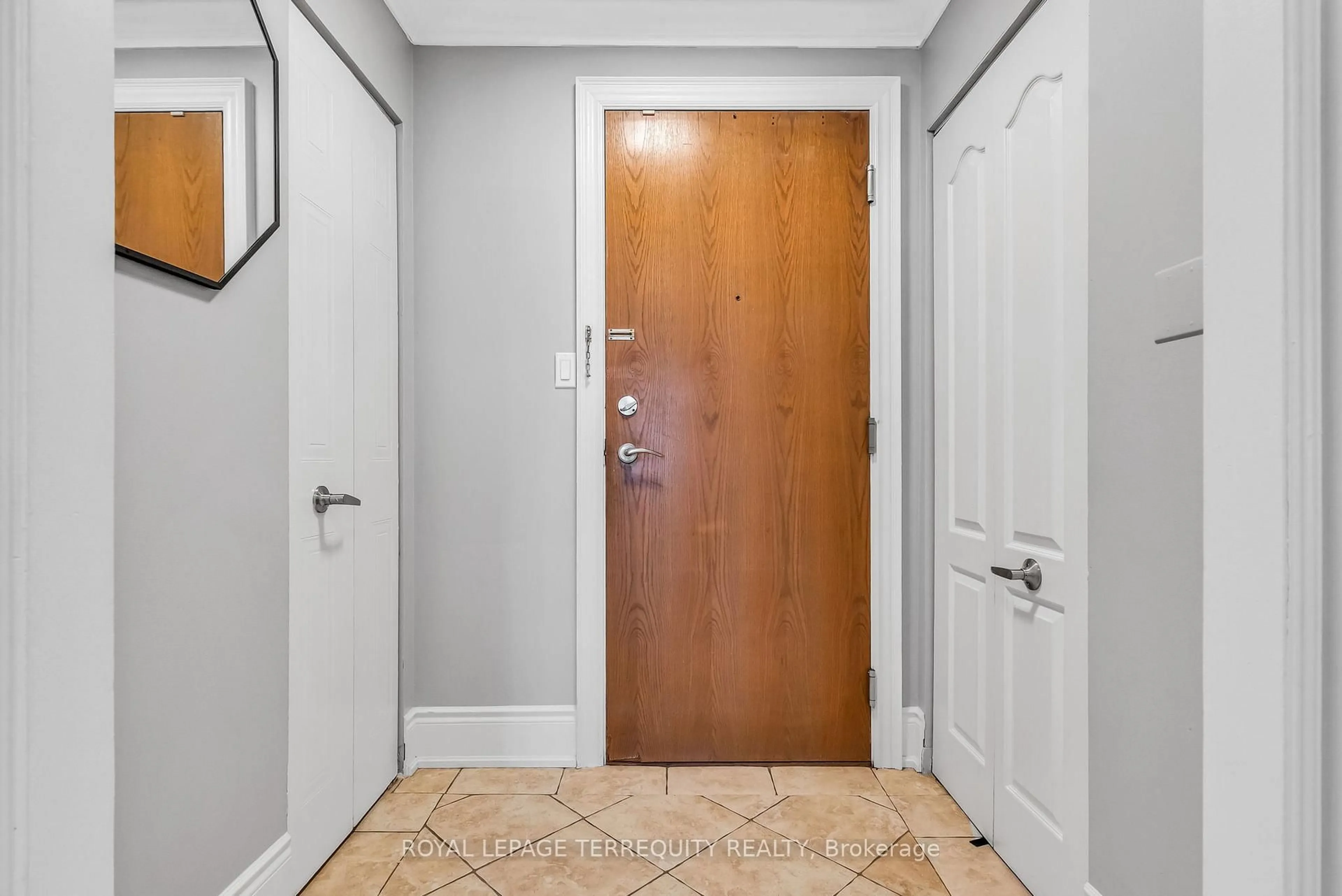 Indoor entryway for 3 Hickory Tree Rd #1405, Toronto Ontario M9N 3W5