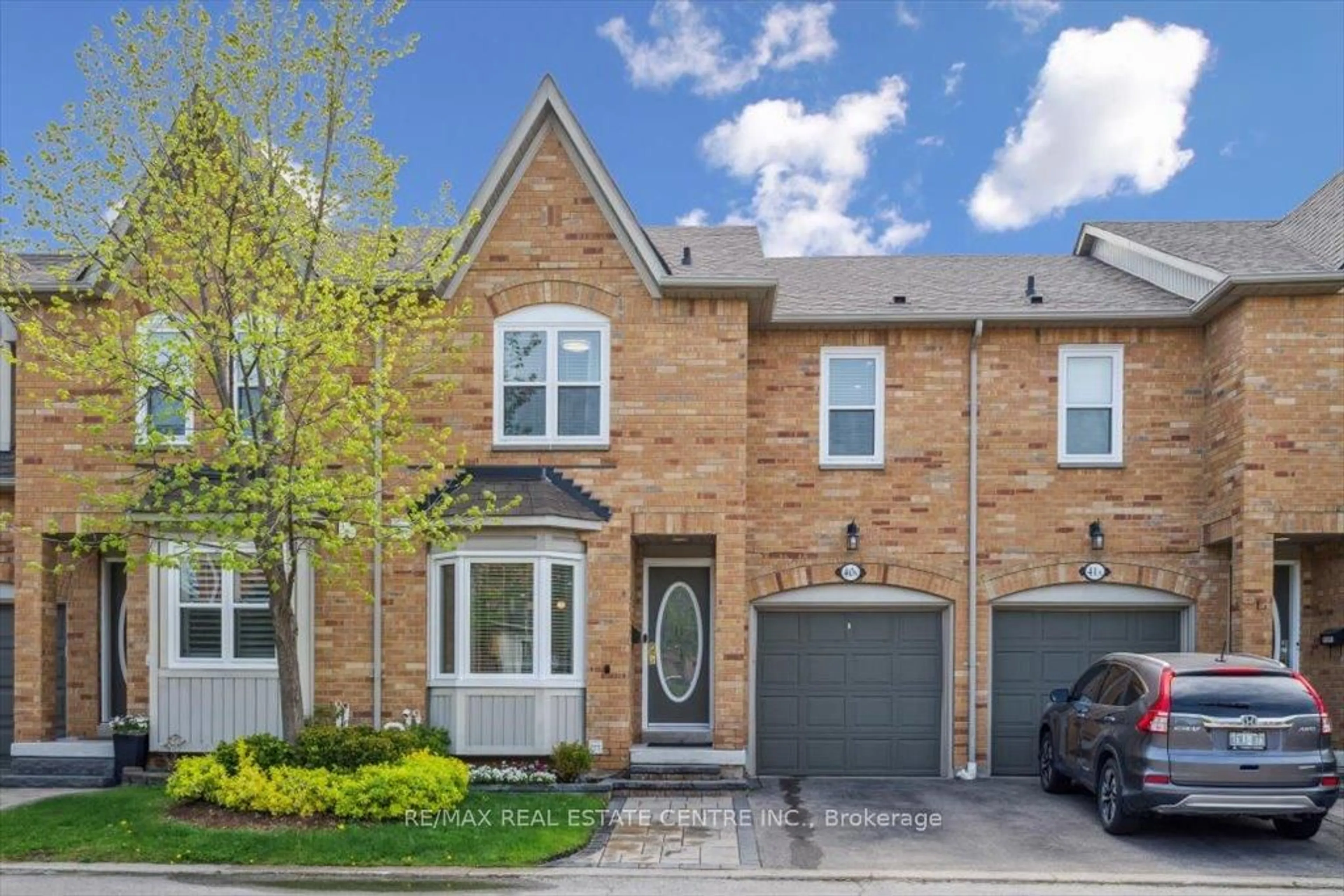 Home with brick exterior material, street for 5940 Glen Erin Dr #40A, Mississauga Ontario L5M 5W9