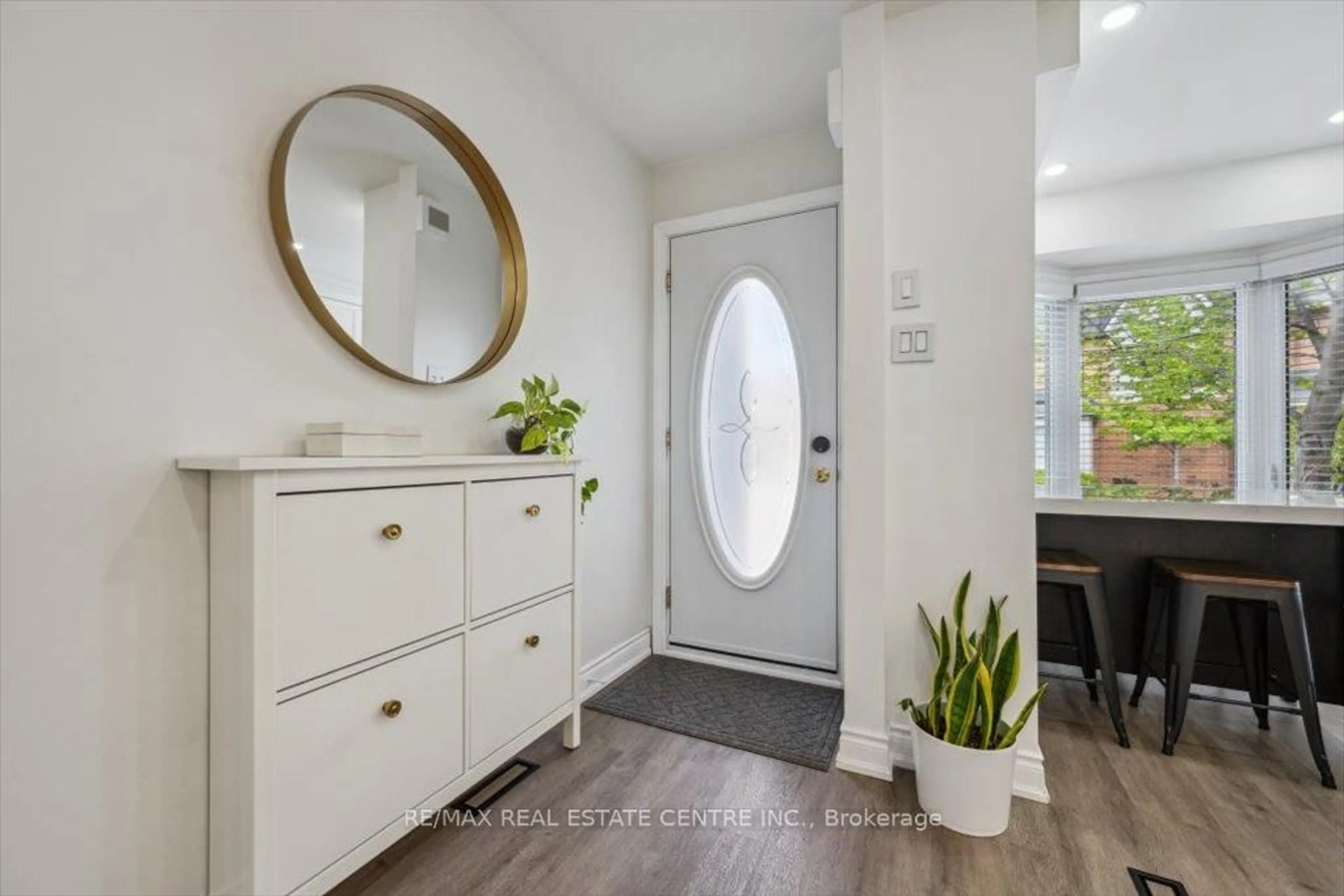 Indoor entryway for 5940 Glen Erin Dr #40A, Mississauga Ontario L5M 5W9