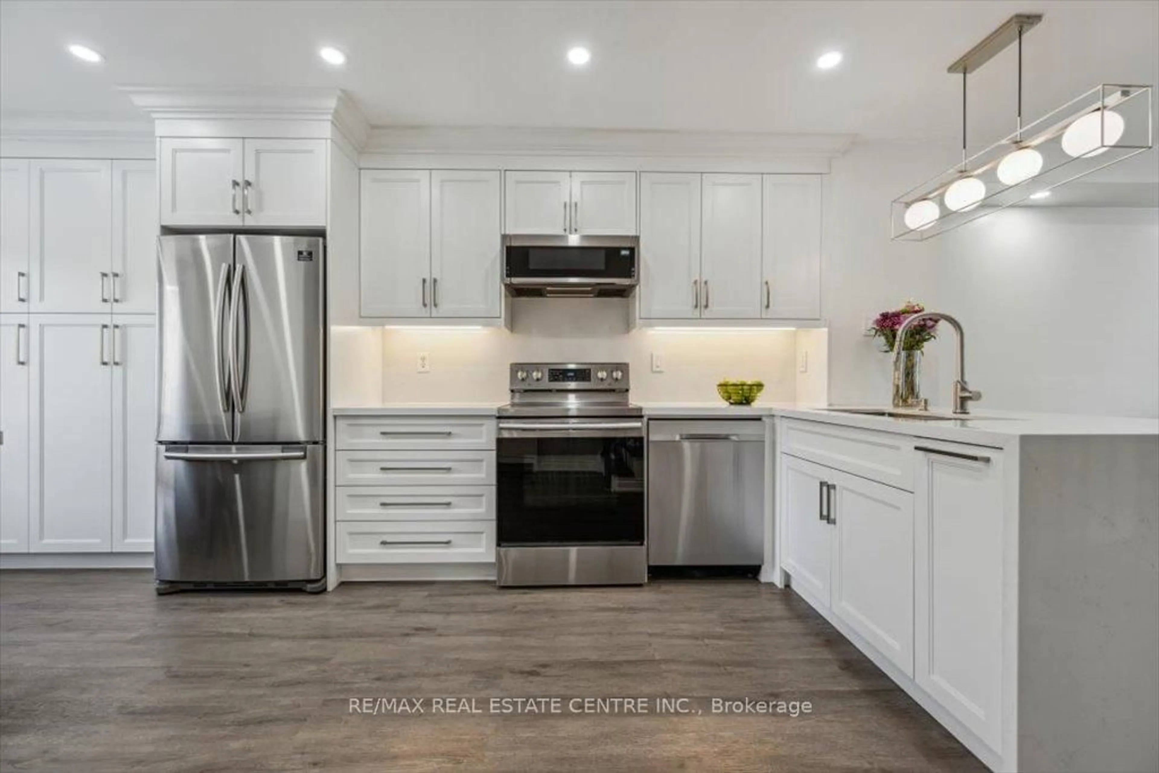 Open concept kitchen, unknown for 5940 Glen Erin Dr #40A, Mississauga Ontario L5M 5W9