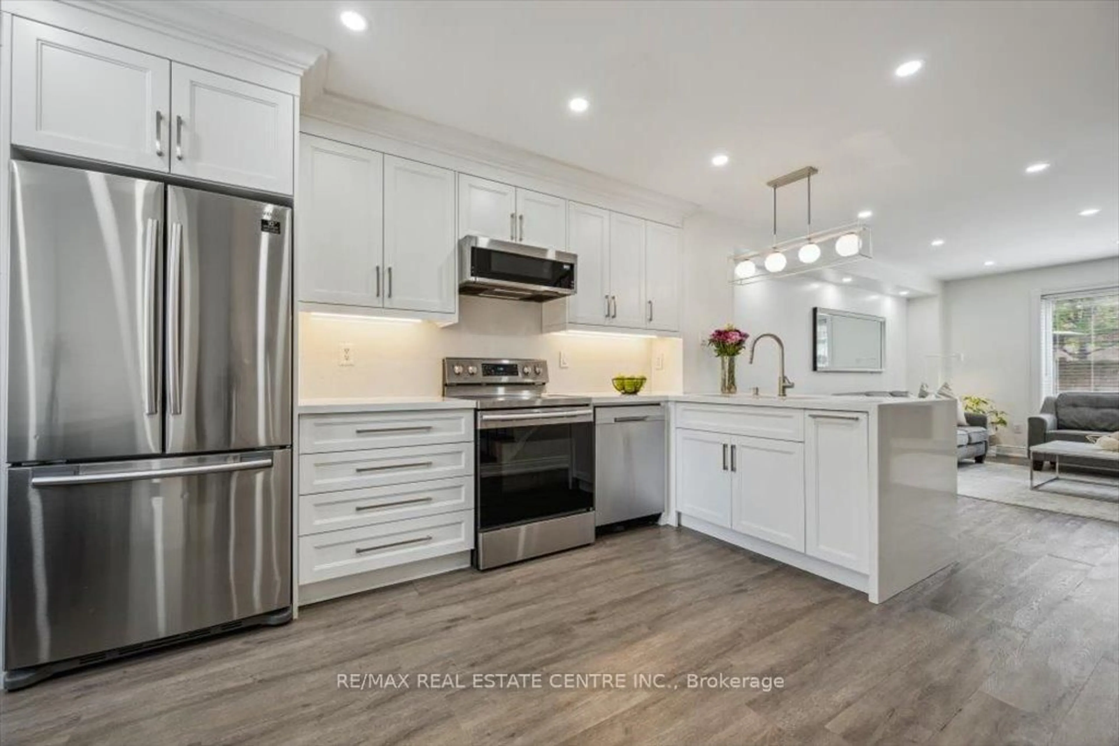 Open concept kitchen, unknown for 5940 Glen Erin Dr #40A, Mississauga Ontario L5M 5W9