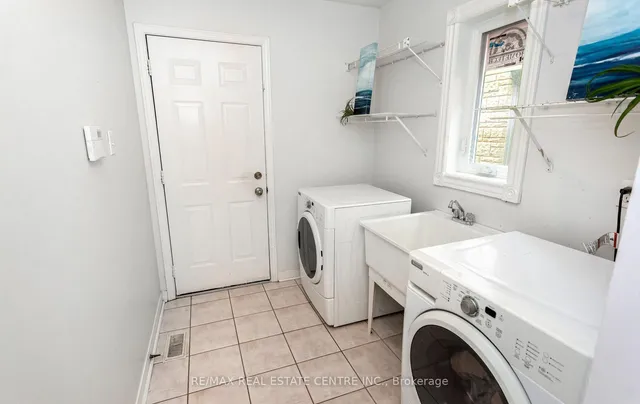 Additional property image - 1731 Riverbrook Cres