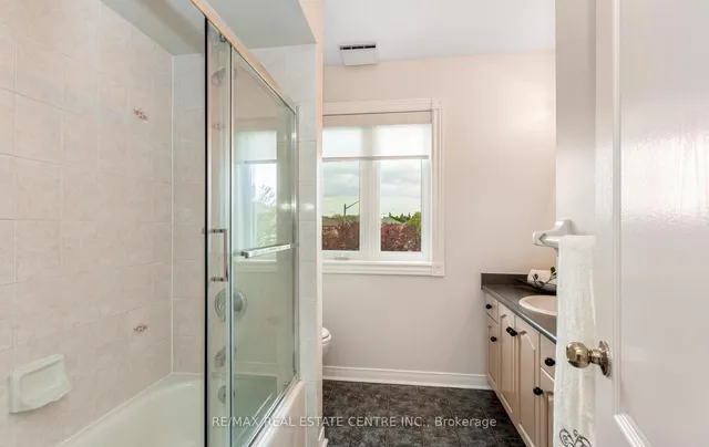 Additional property image - 1731 Riverbrook Cres
