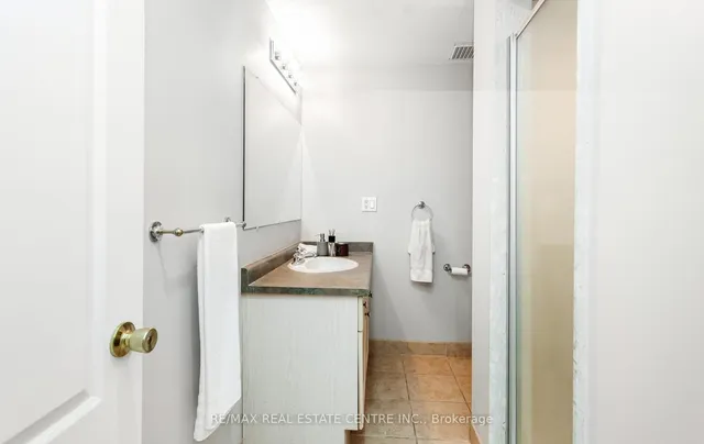 Additional property image - 1731 Riverbrook Cres