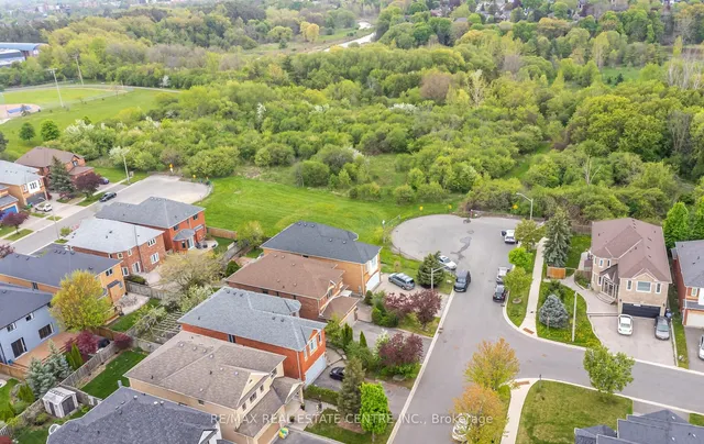 Additional property image - 1731 Riverbrook Cres