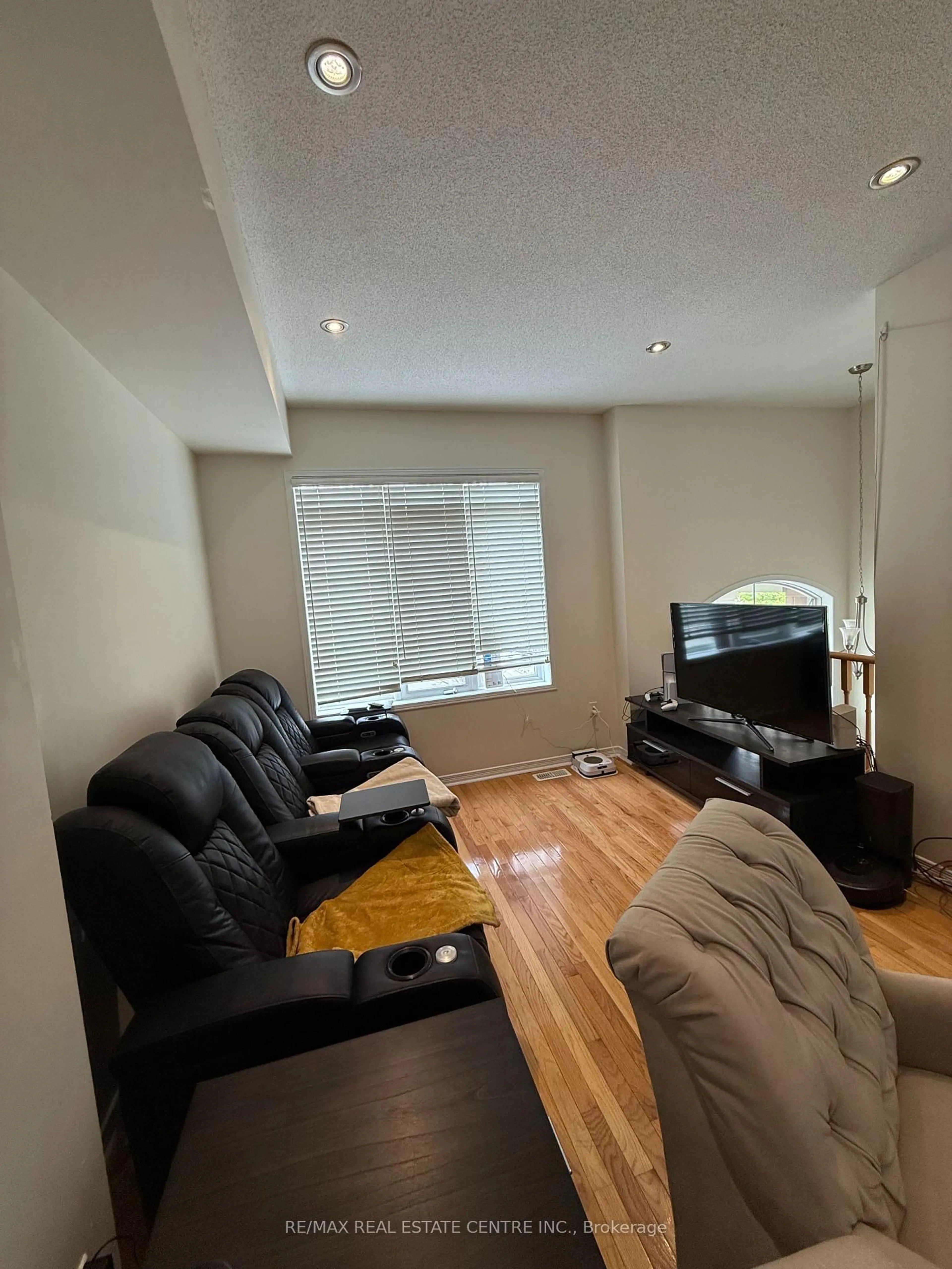 A pic of a room for 3211 Joel Kerbel Pl, Mississauga Ontario L4Y 0B1