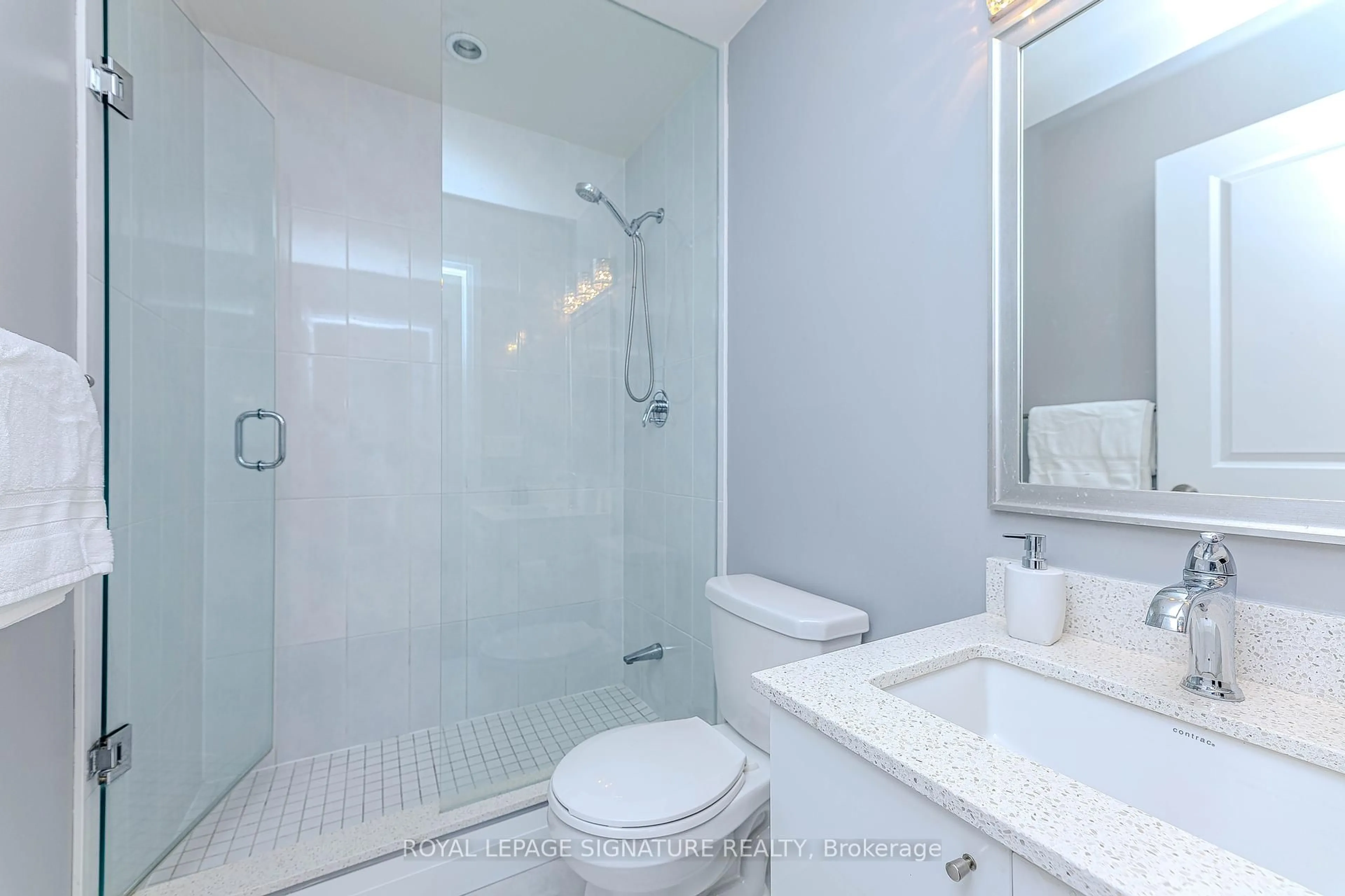 Standard bathroom, ceramic/tile floor for 55 Eglinton Ave #408, Mississauga Ontario L5R 0E4