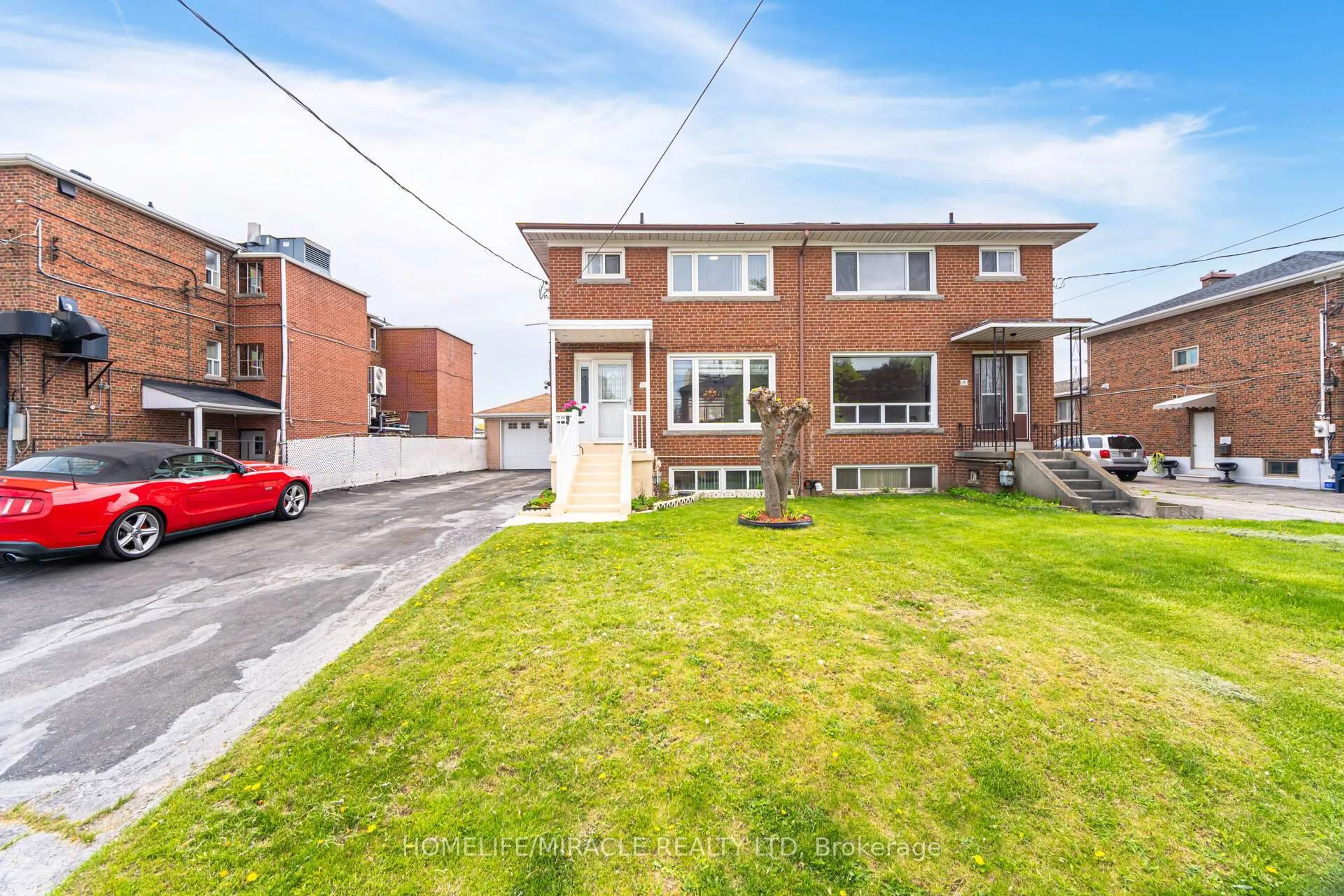 Unknown for 11 Arrowsmith Ave, Toronto Ontario M6M 2W8