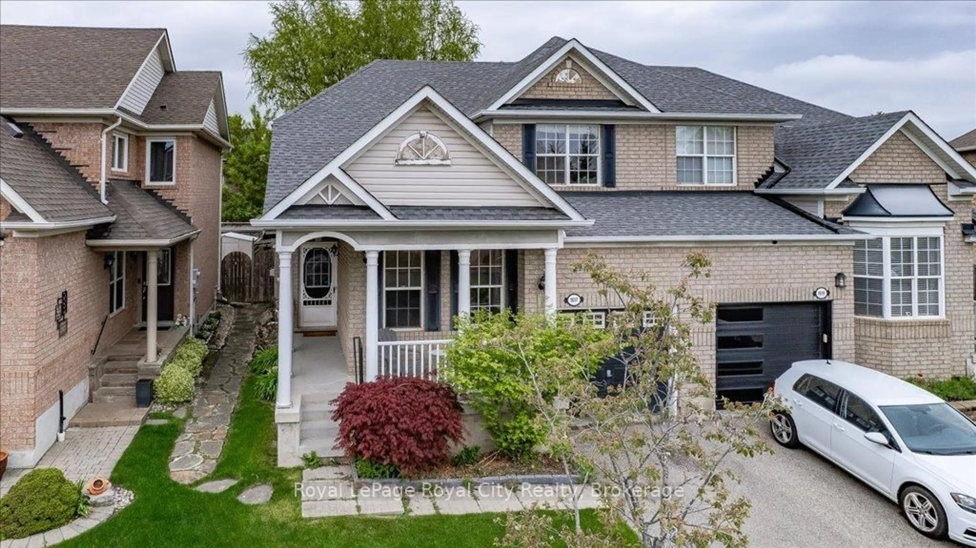 Home with vinyl exterior material, street for 1617 Gowling Terr, Milton Ontario L9T 5J6