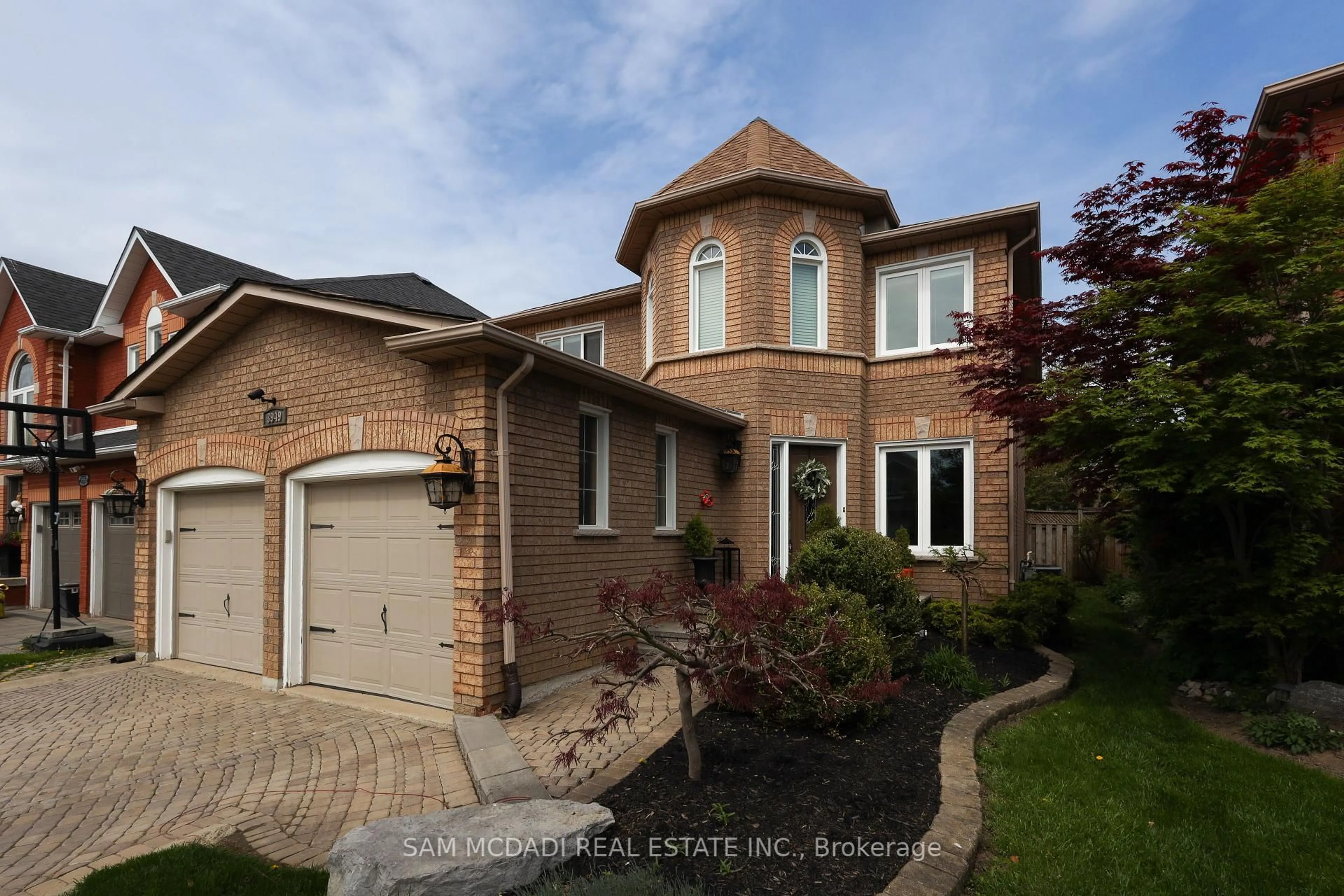 Home with brick exterior material, street for 3949 Baggins Crt, Mississauga Ontario L5N 7A3