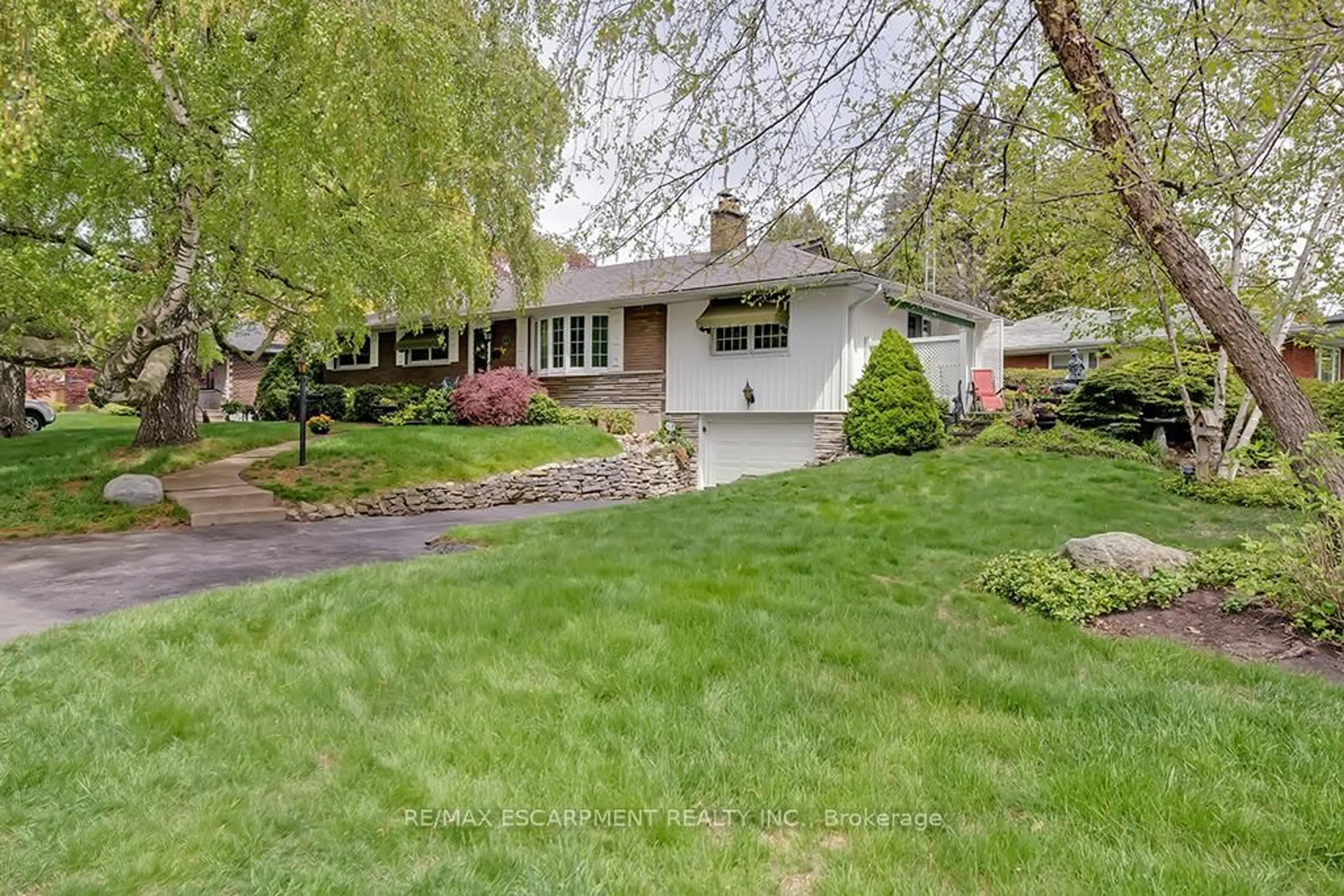 Unknown for 327 Strathcona Dr, Burlington Ontario L7L 2E2