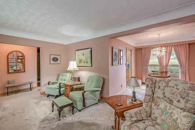 Additional property image - 327 Strathcona Dr