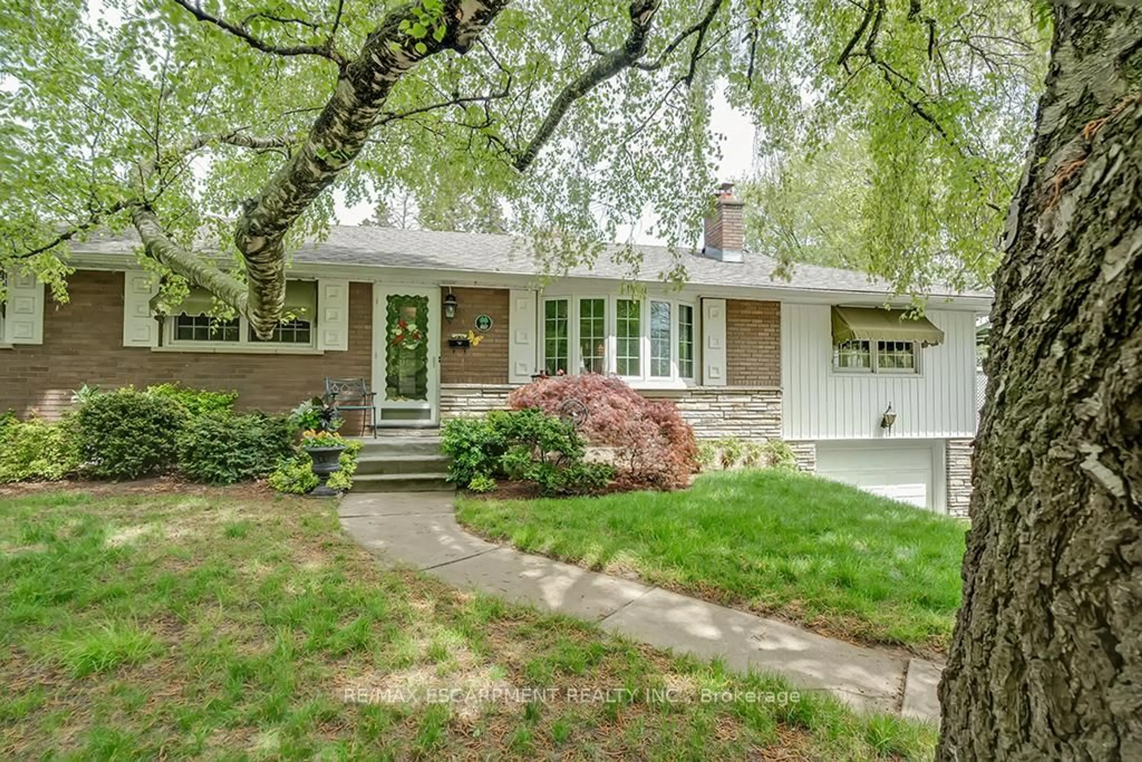 Home with brick exterior material, street for 327 Strathcona Dr, Burlington Ontario L7L 2E2