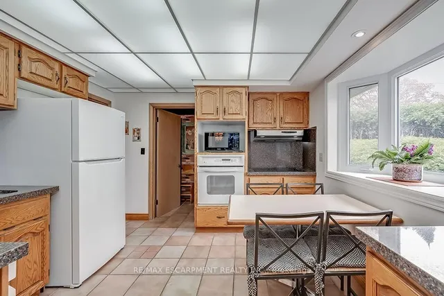 Additional property image - 327 Strathcona Dr