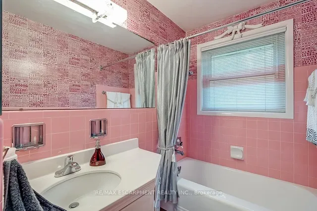 Additional property image - 327 Strathcona Dr