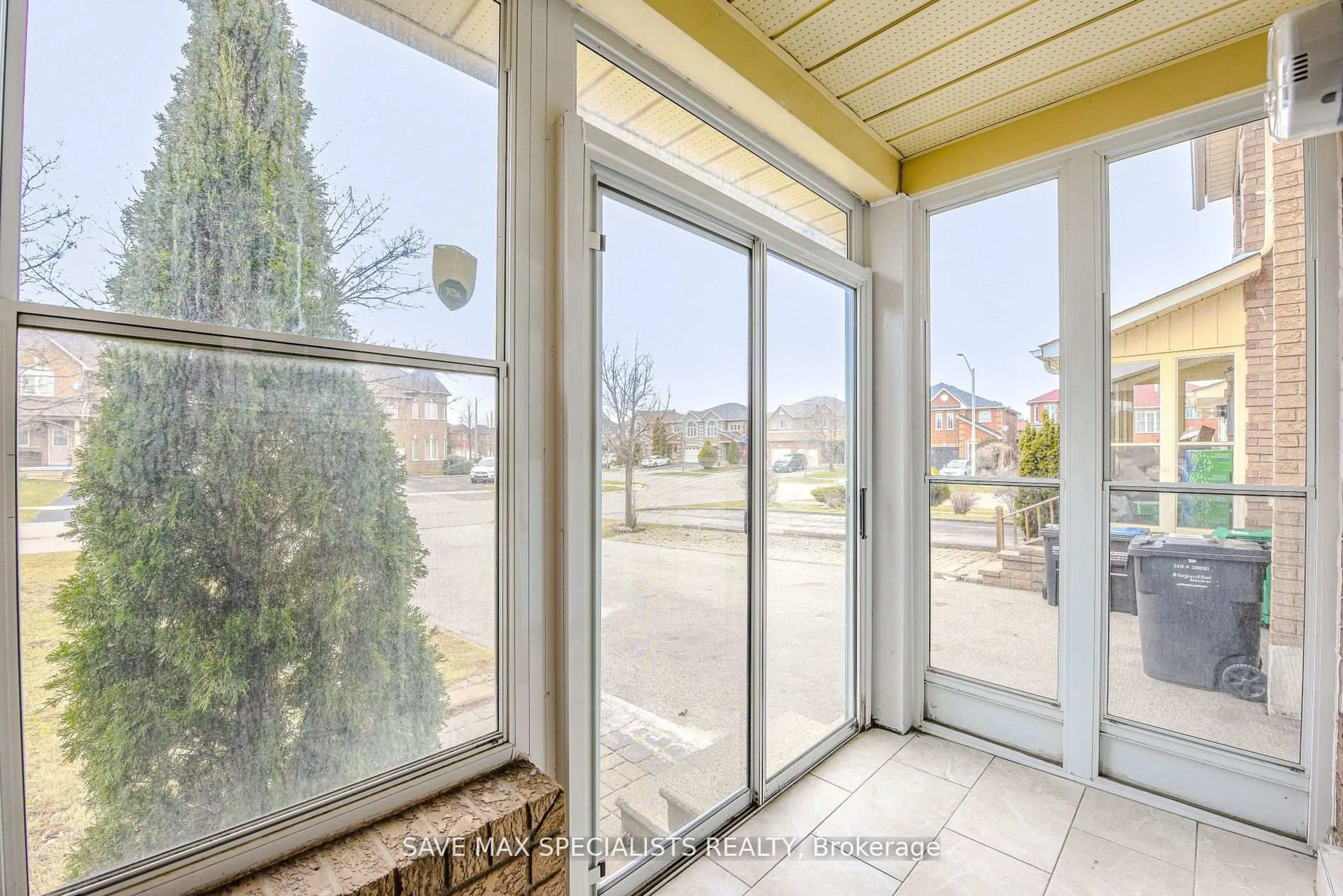 Patio, street for 622 Lumberton Cres, Mississauga Ontario L4Z 3Z5