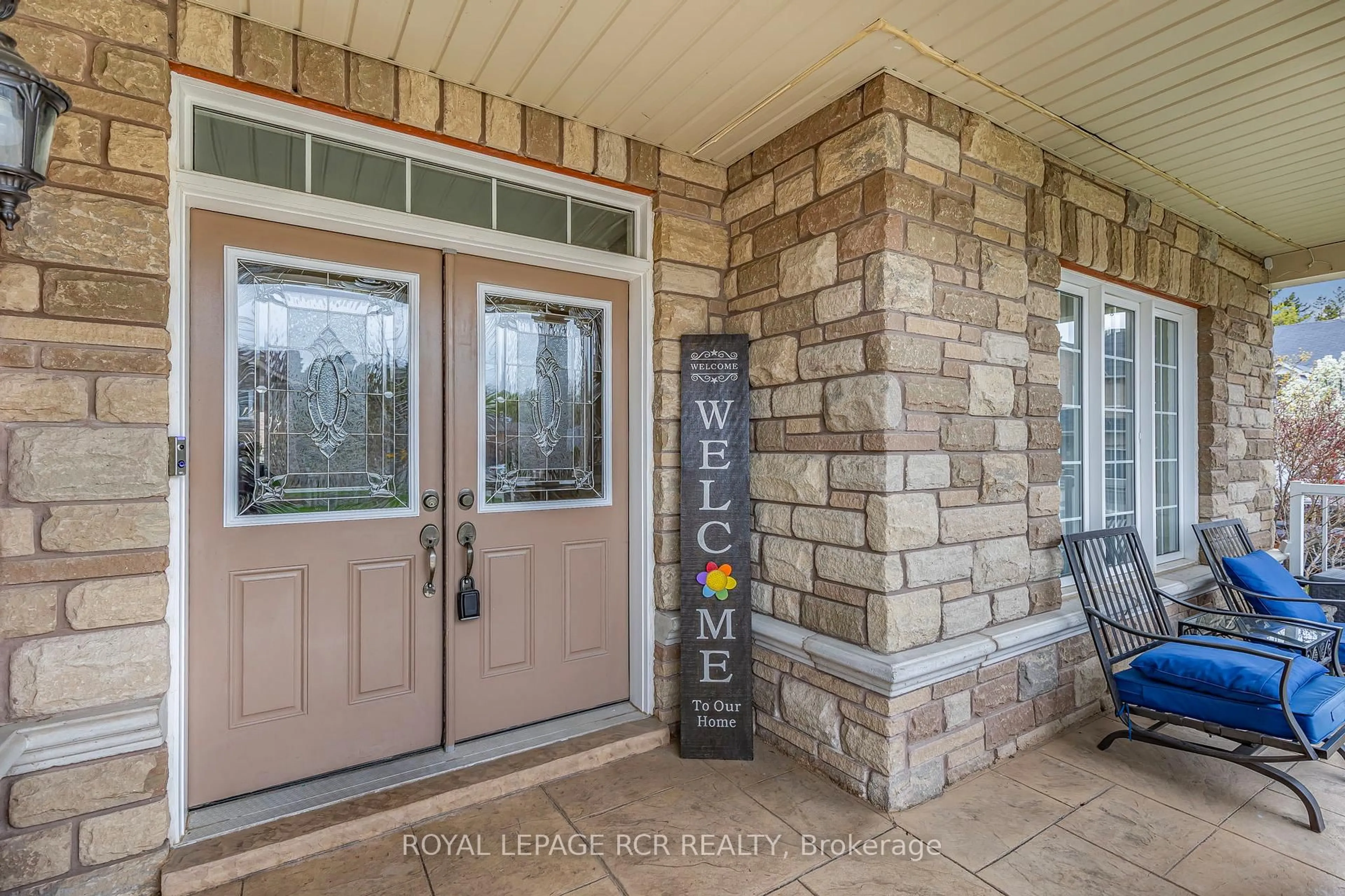 Indoor entryway for 2 Littlebrook Lane, Caledon Ontario L7C 3M4