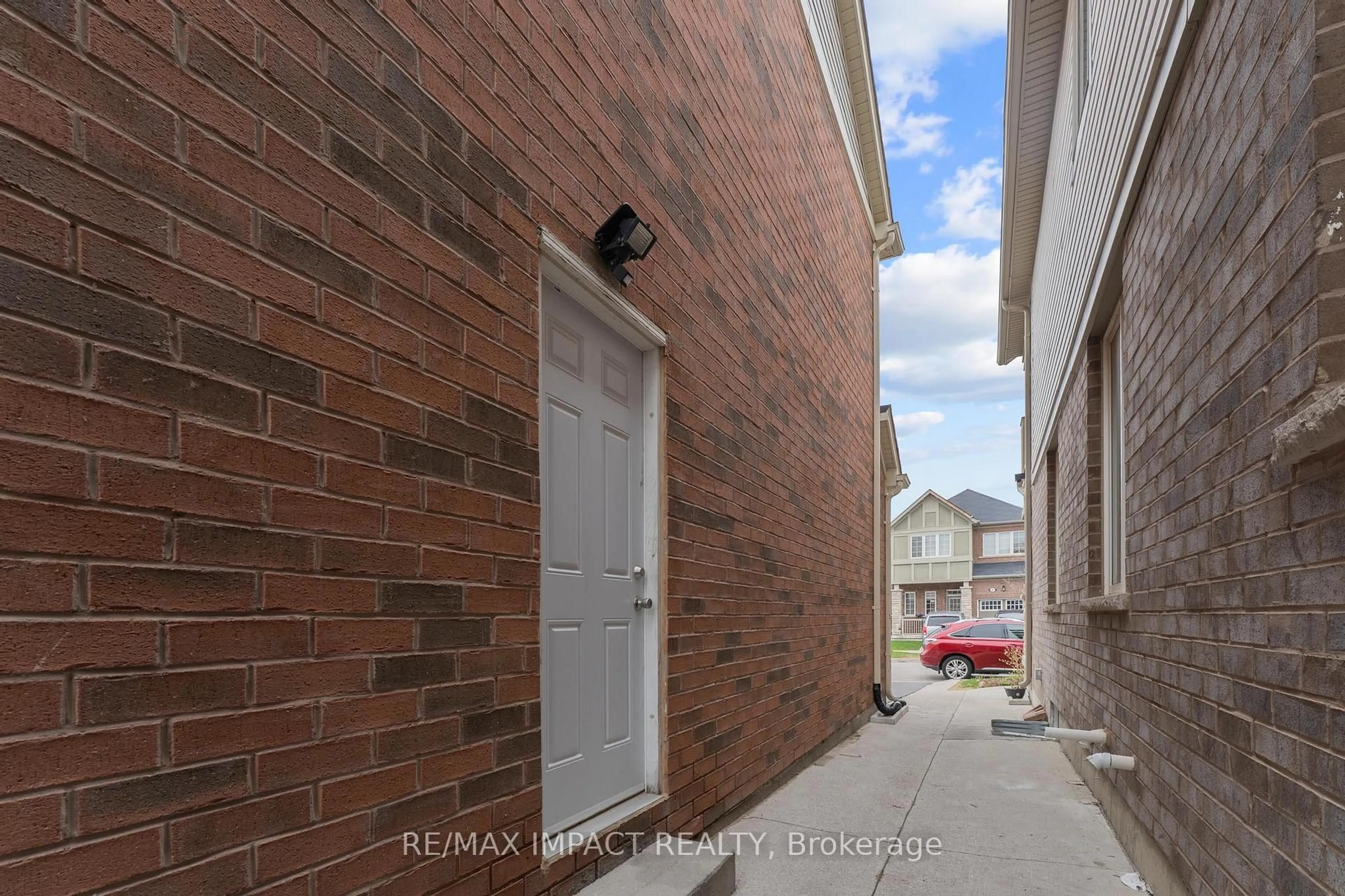 A pic from outside/outdoor area/front of a property/back of a property/a pic from drone, street for 5 Jemima Rd, Brampton Ontario L7A 4T2