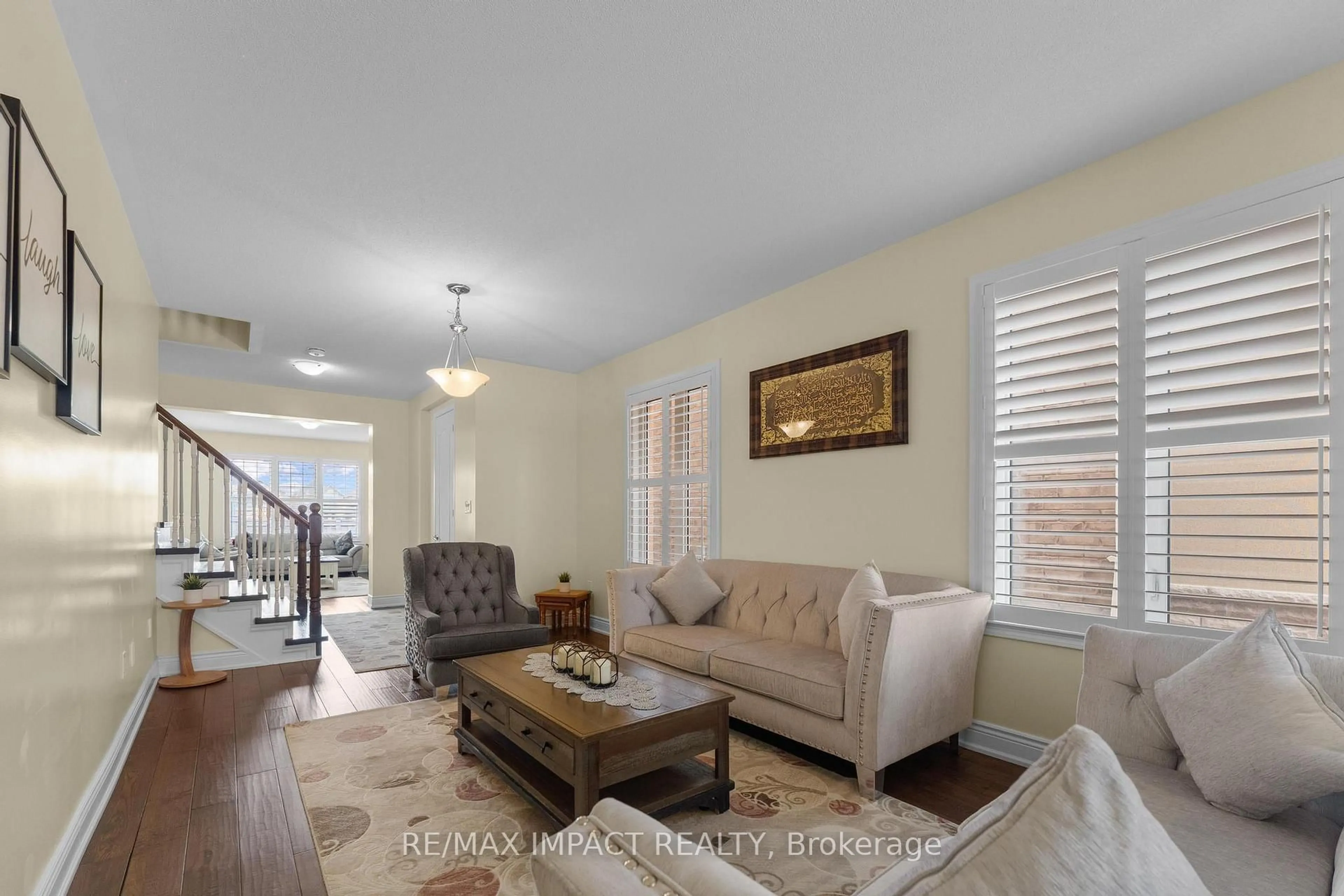 Living room with furniture, unknown for 5 Jemima Rd, Brampton Ontario L7A 4T2