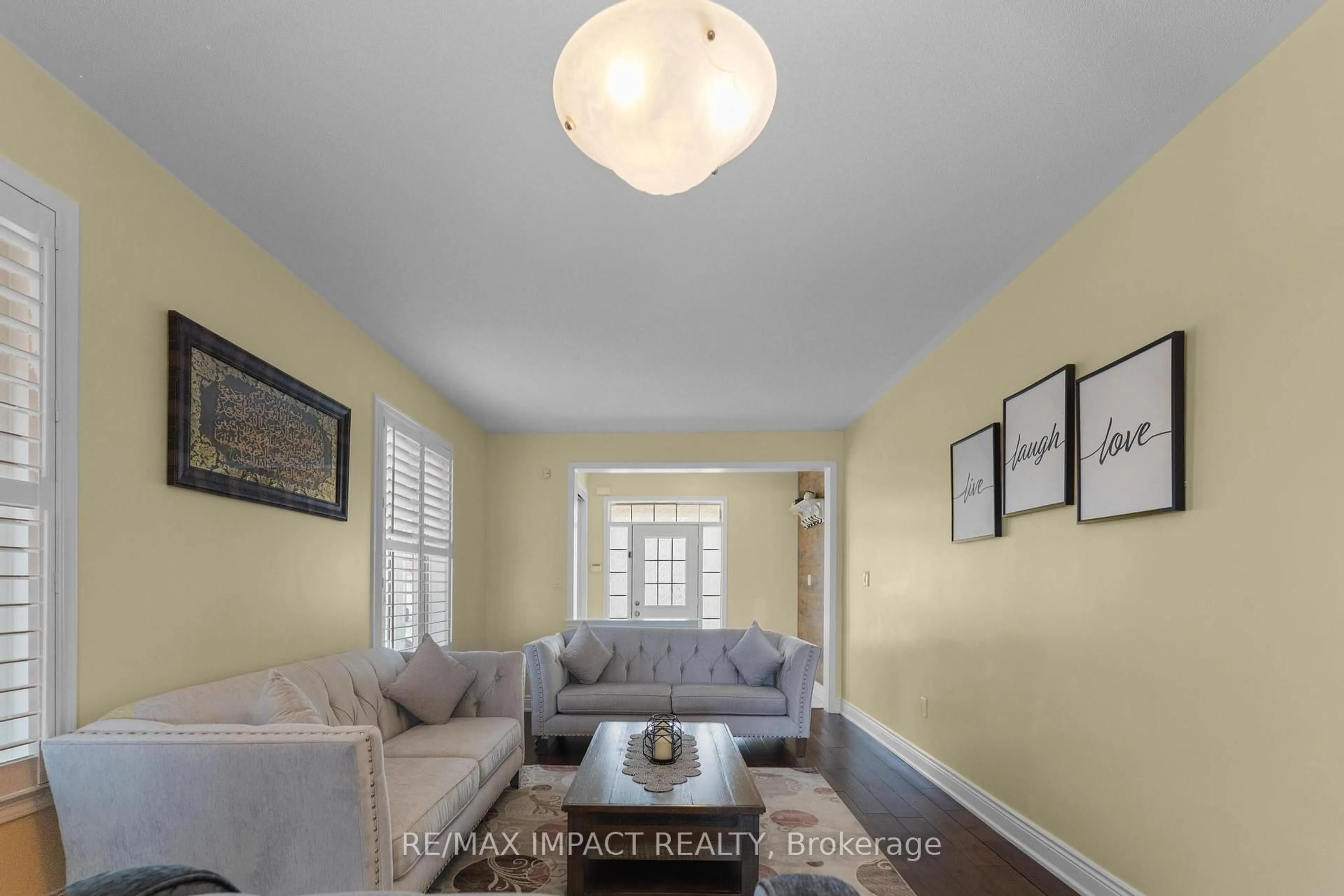 Living room with furniture, unknown for 5 Jemima Rd, Brampton Ontario L7A 4T2
