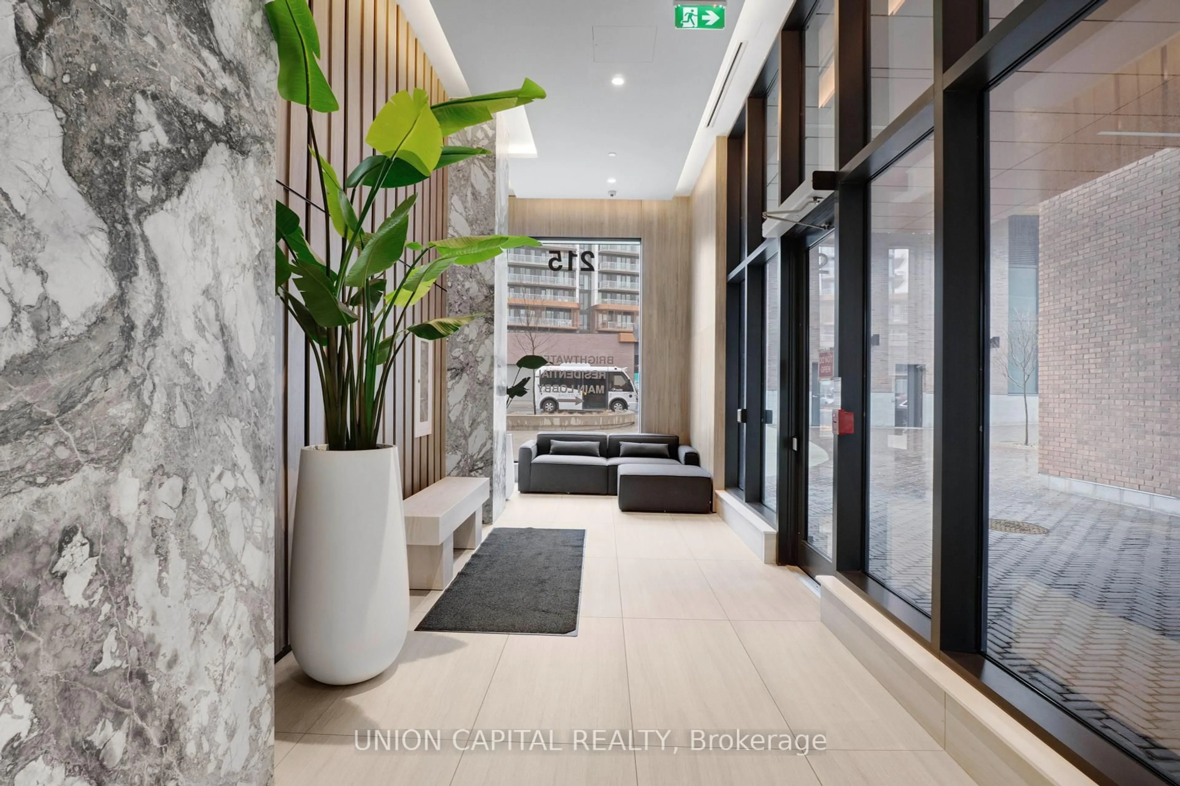 Indoor foyer for 215 Lakeshore Rd #530, Mississauga Ontario L5H 0A9