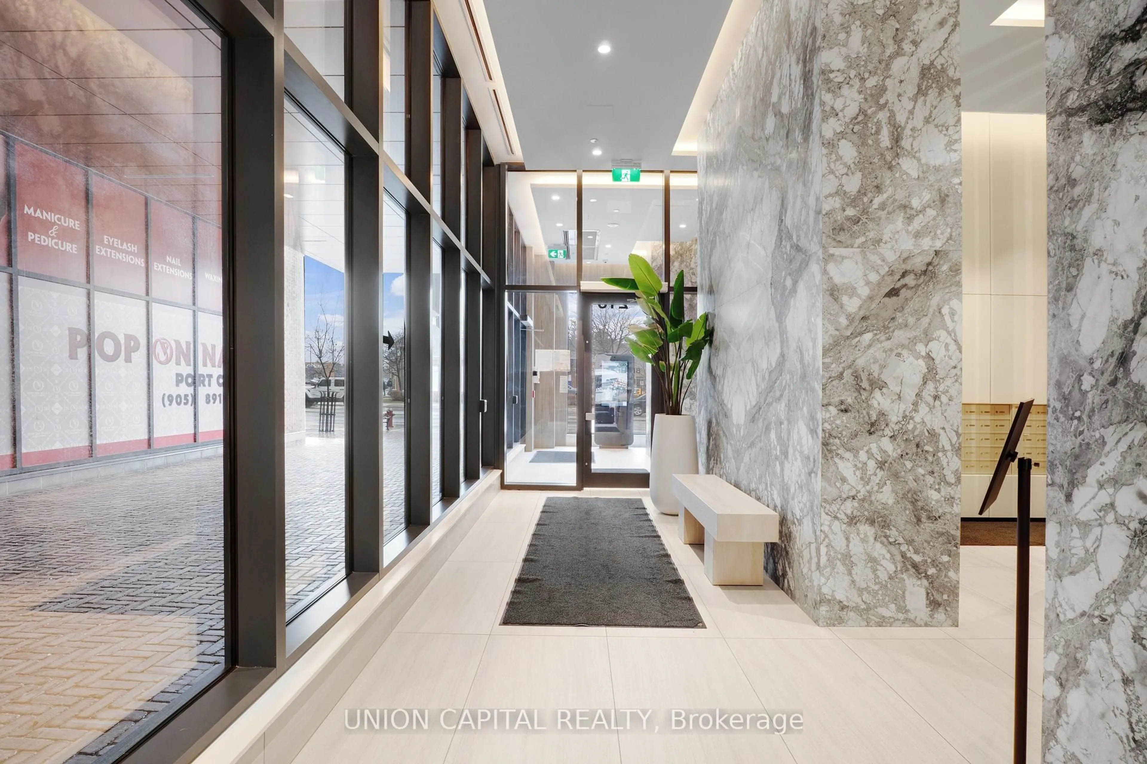 Indoor foyer for 215 Lakeshore Rd #530, Mississauga Ontario L5H 0A9