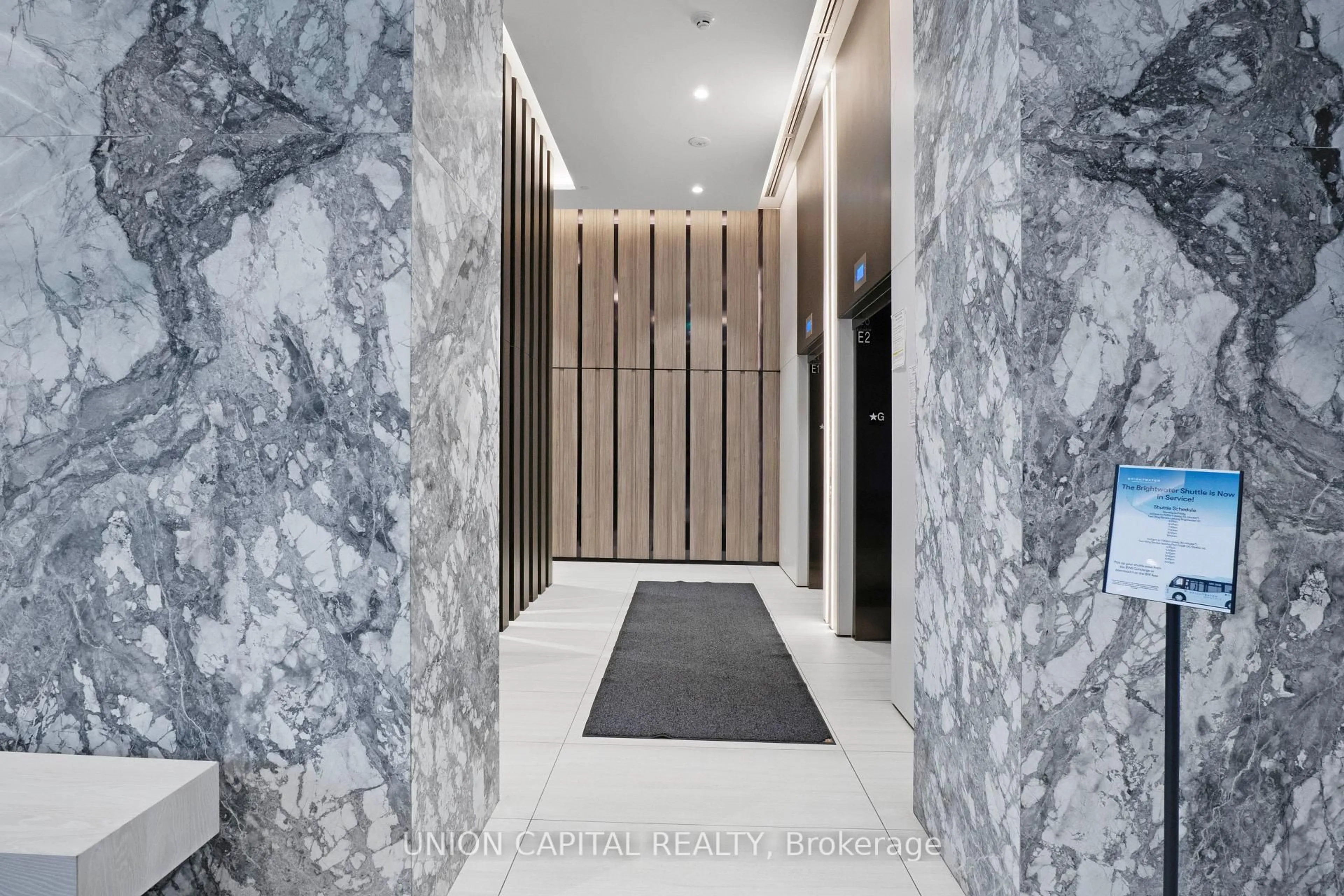 Indoor foyer for 215 Lakeshore Rd #530, Mississauga Ontario L5H 0A9