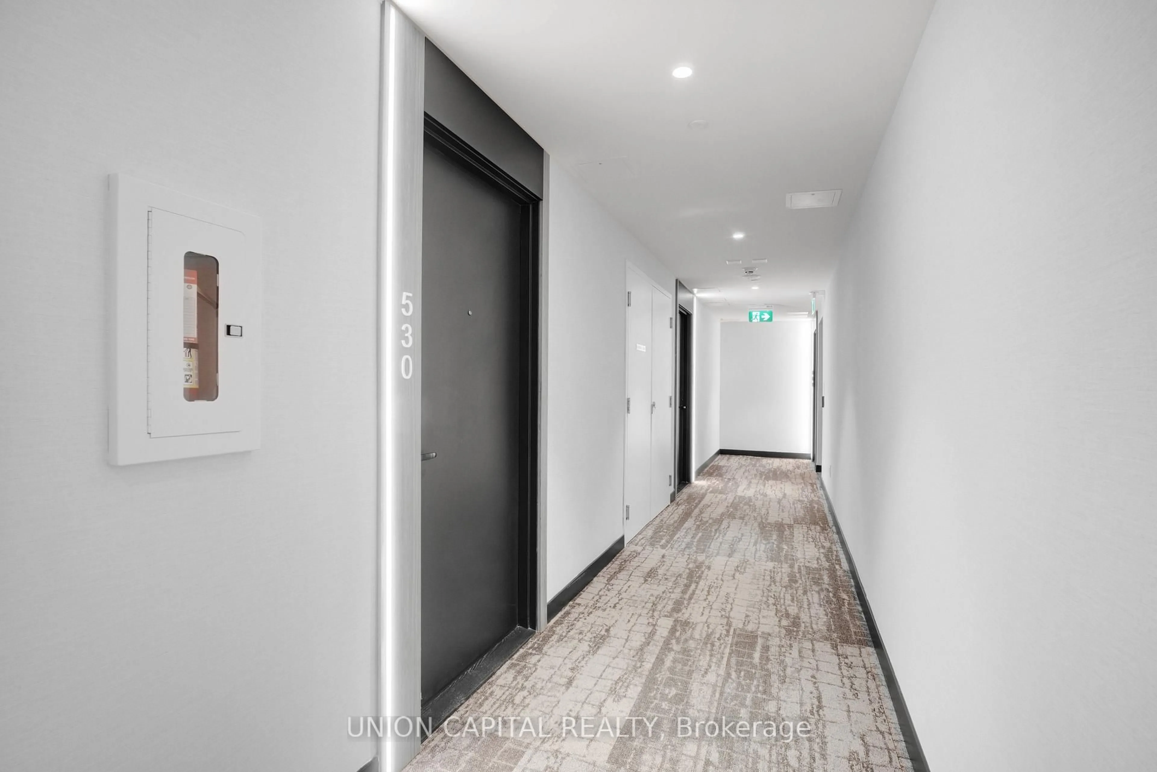 Indoor foyer for 215 Lakeshore Rd #530, Mississauga Ontario L5H 0A9