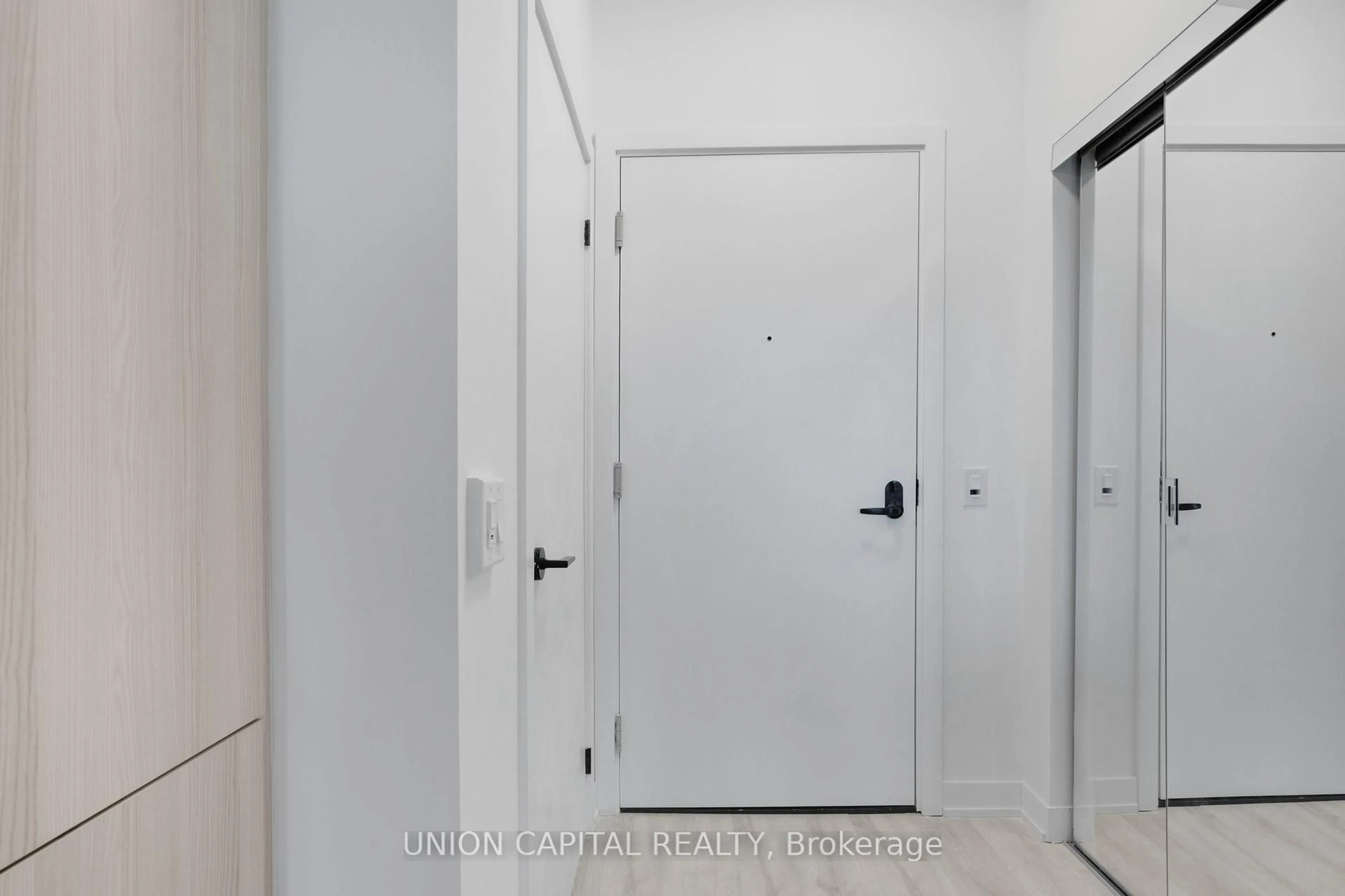Unknown for 215 Lakeshore Rd #530, Mississauga Ontario L5H 0A9