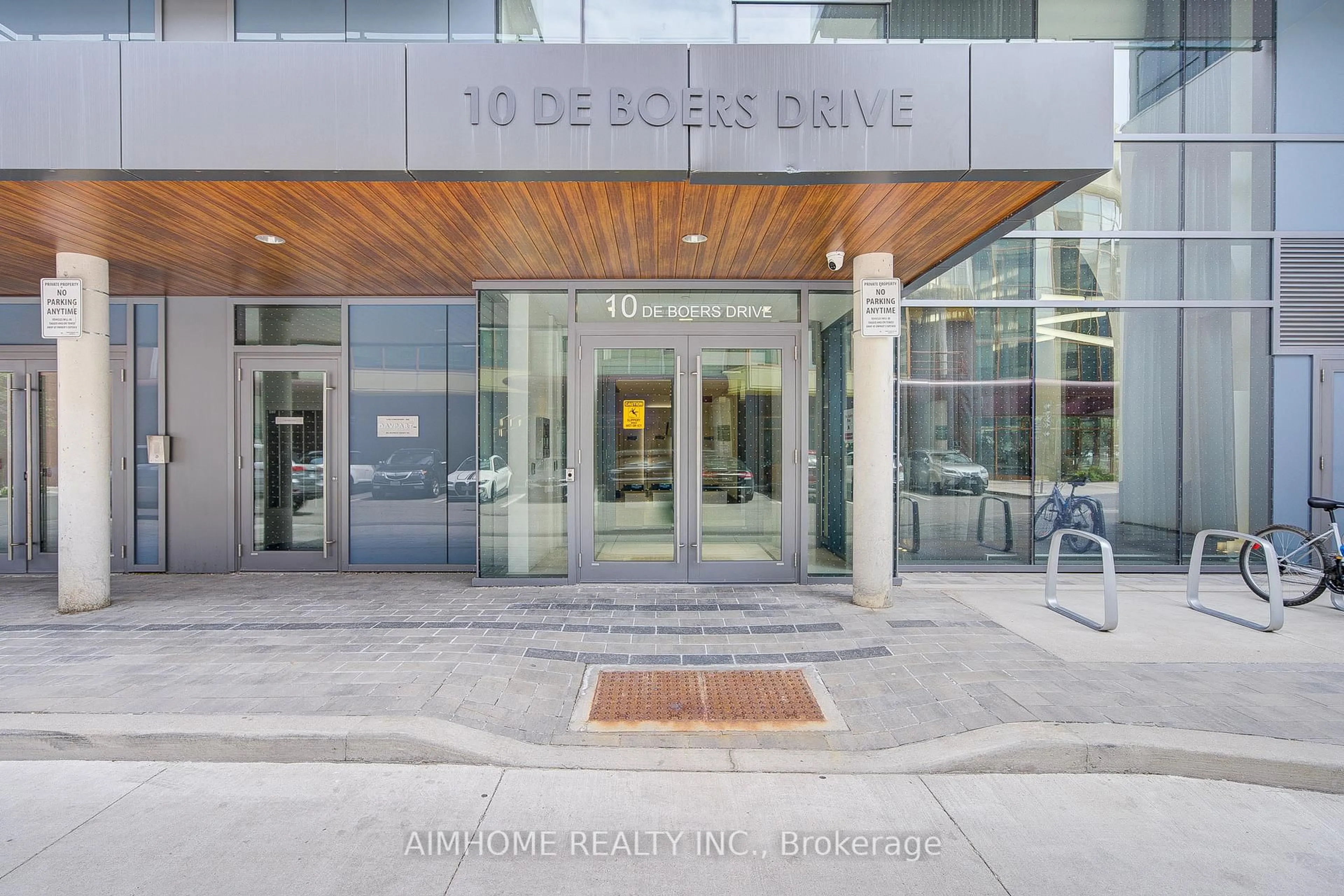 Indoor foyer for 10 De Boers Dr #1202, Toronto Ontario M3J 0L6