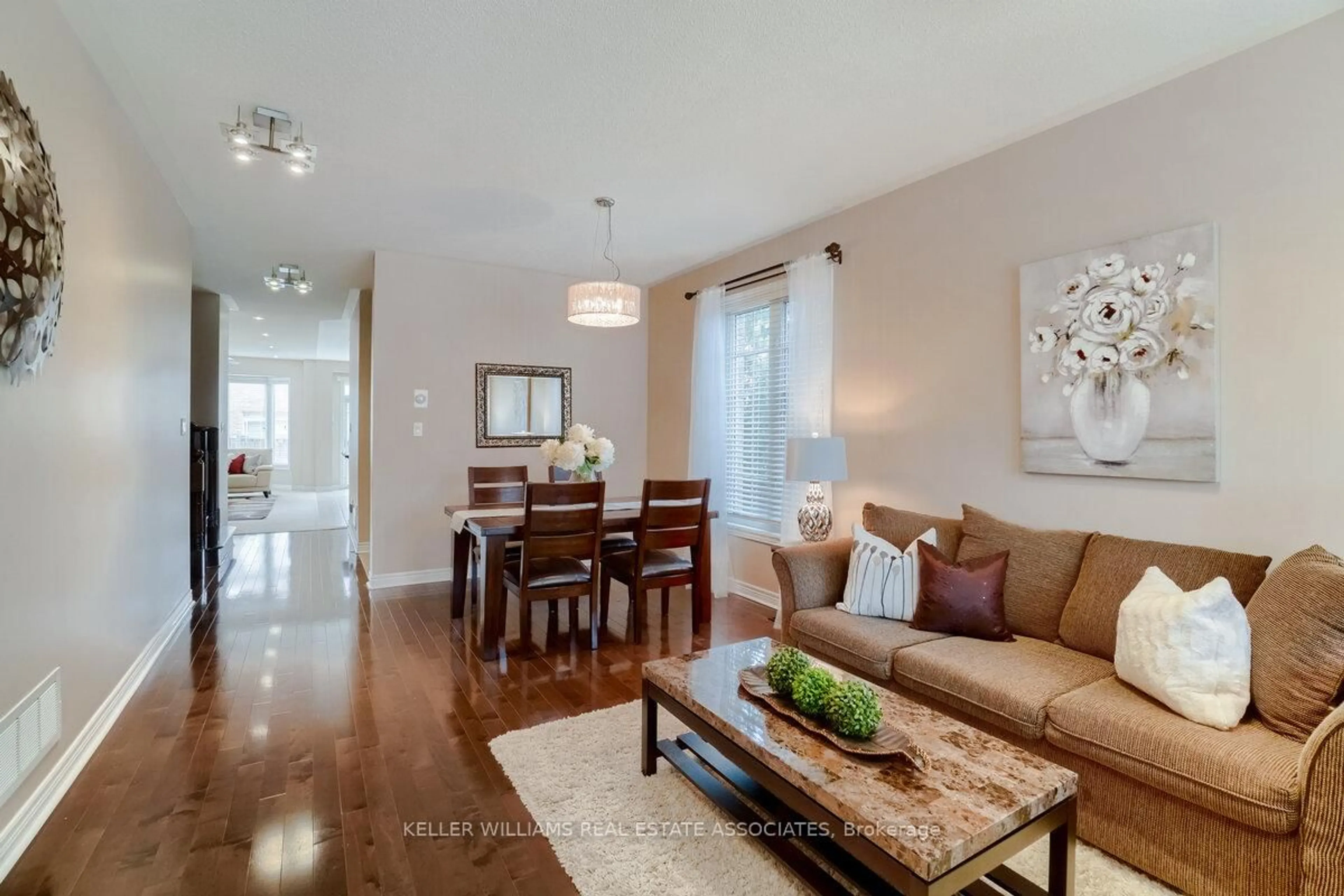 Living room with furniture, wood/laminate floor for 5499 Fudge Terr, Mississauga Ontario L5M 0M9
