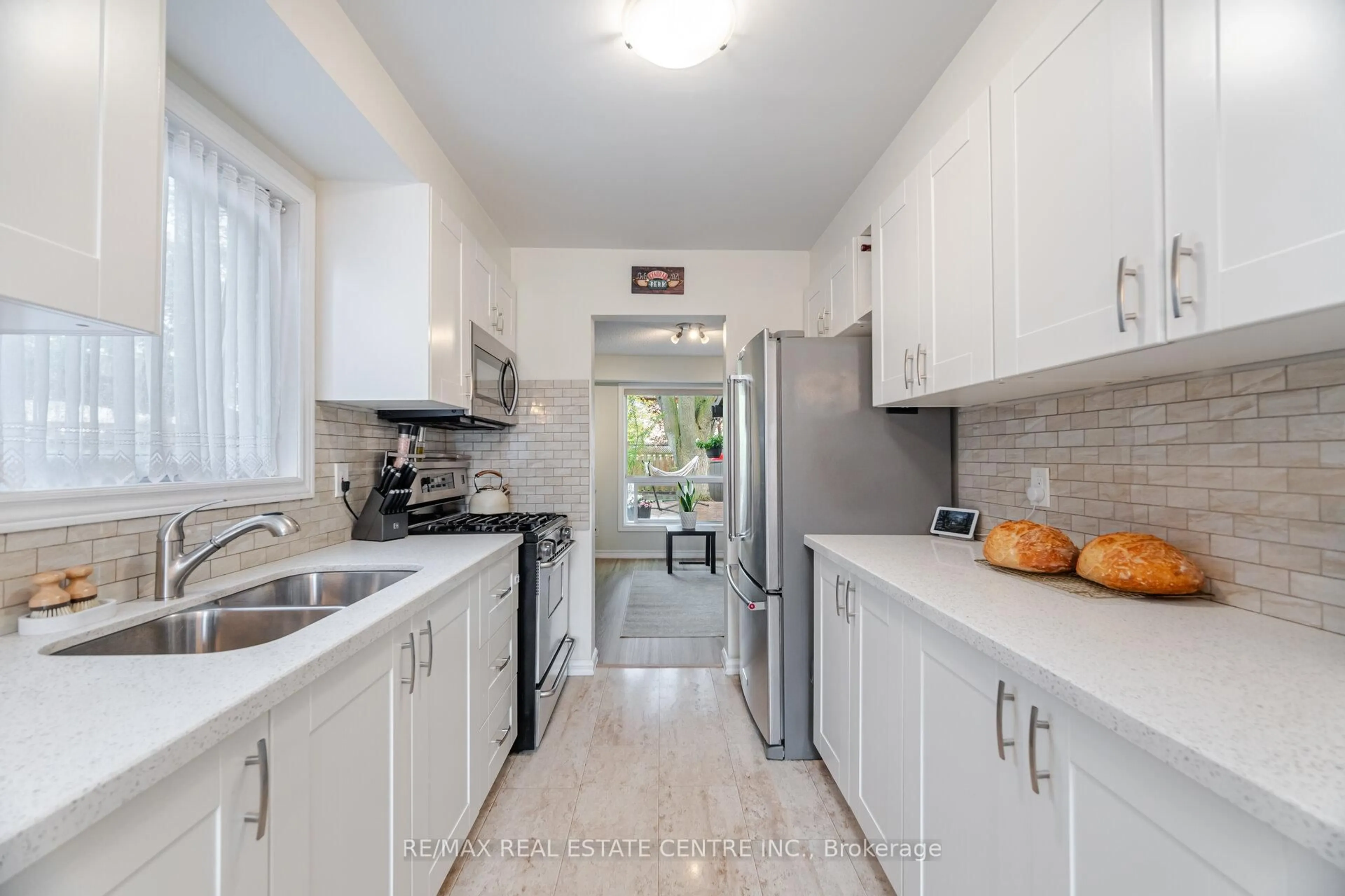 Standard kitchen, ceramic/tile floor for 3017 Glace Bay Rd, Mississauga Ontario L5N 2J9
