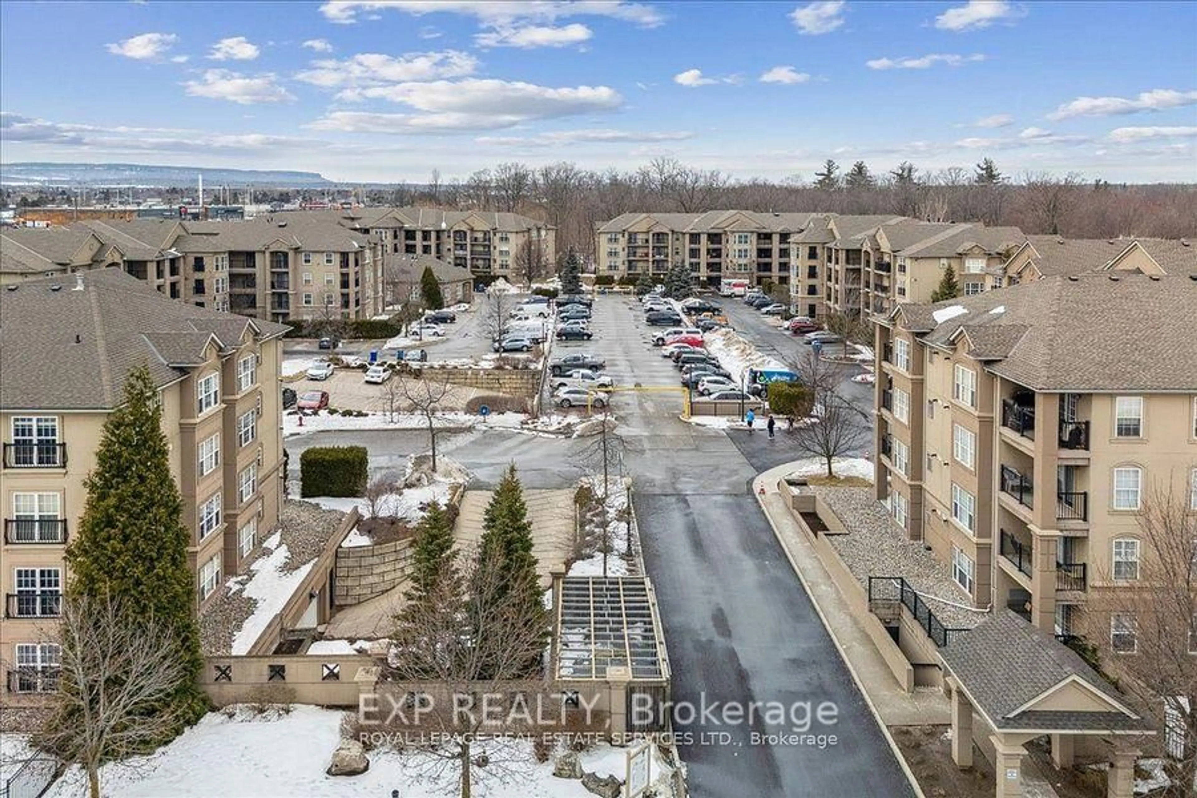 A pic from outside/outdoor area/front of a property/back of a property/a pic from drone, unknown for 2035 Appleby Line #208, Burlington Ontario L7L 7G8