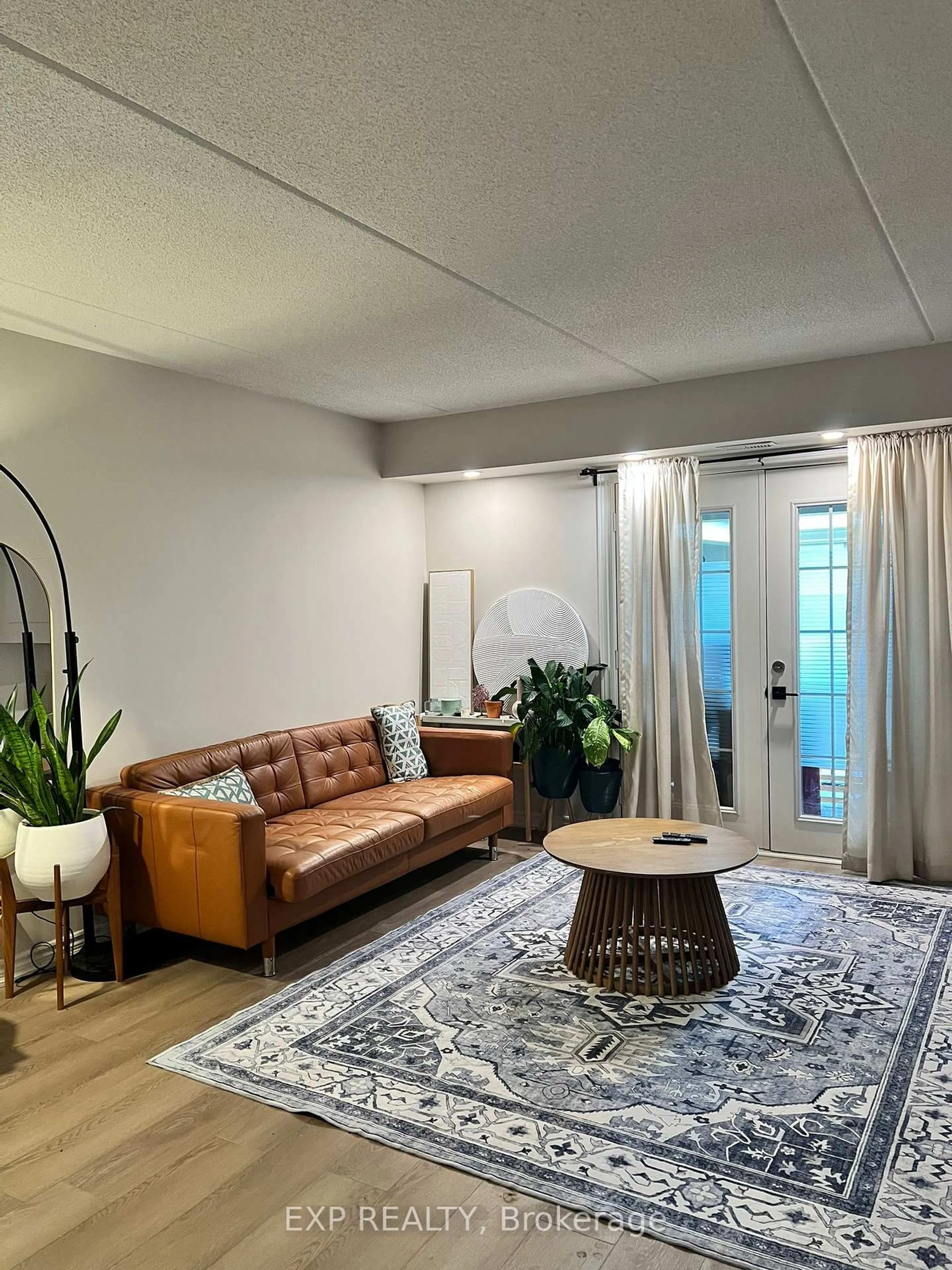 Living room with furniture, unknown for 2035 Appleby Line #208, Burlington Ontario L7L 7G8