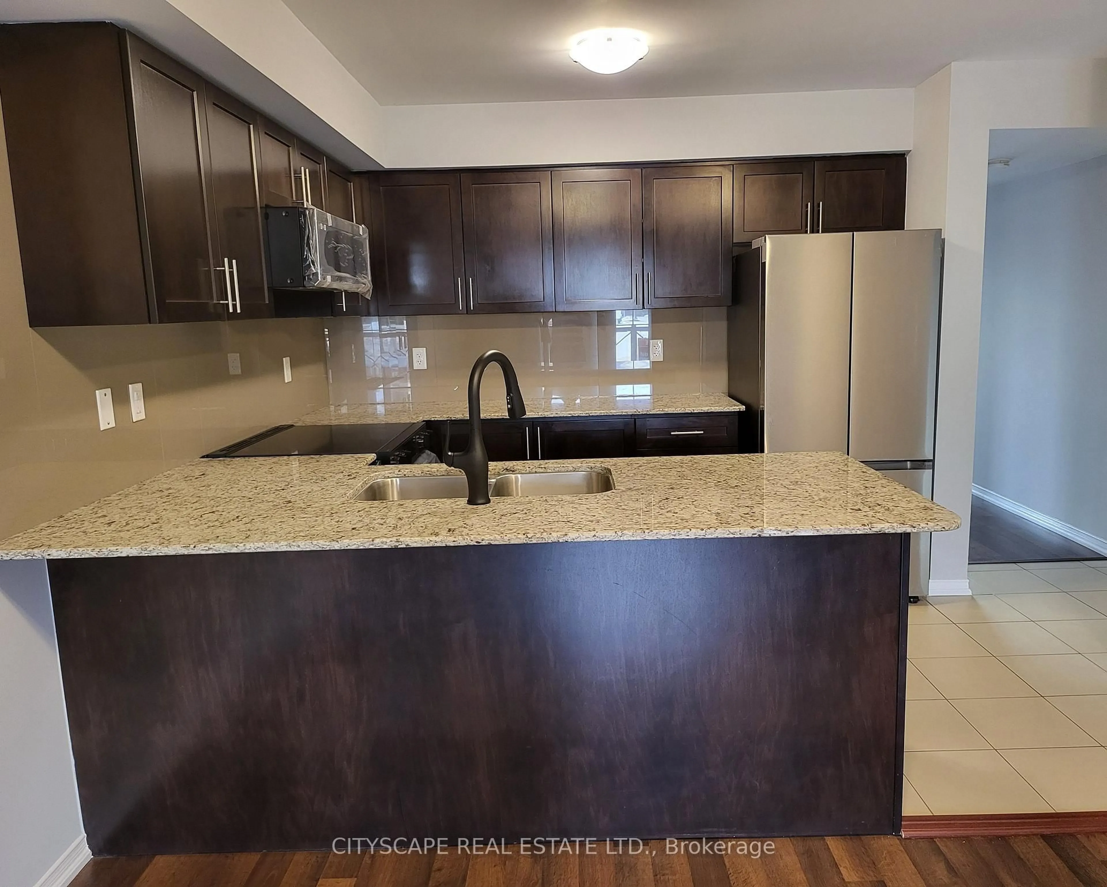 Standard kitchen, unknown for 2496 Post Rd #6, Oakville Ontario L6H 0K1