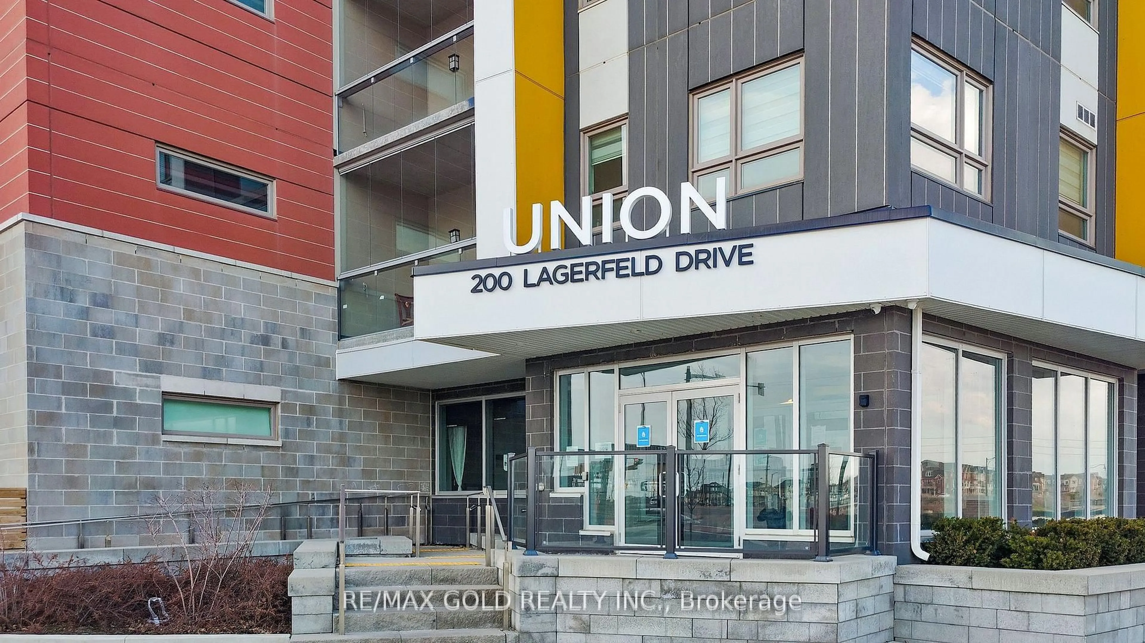 Indoor foyer for 200 Lagerfeld Dr #521, Brampton Ontario L7A 5G5
