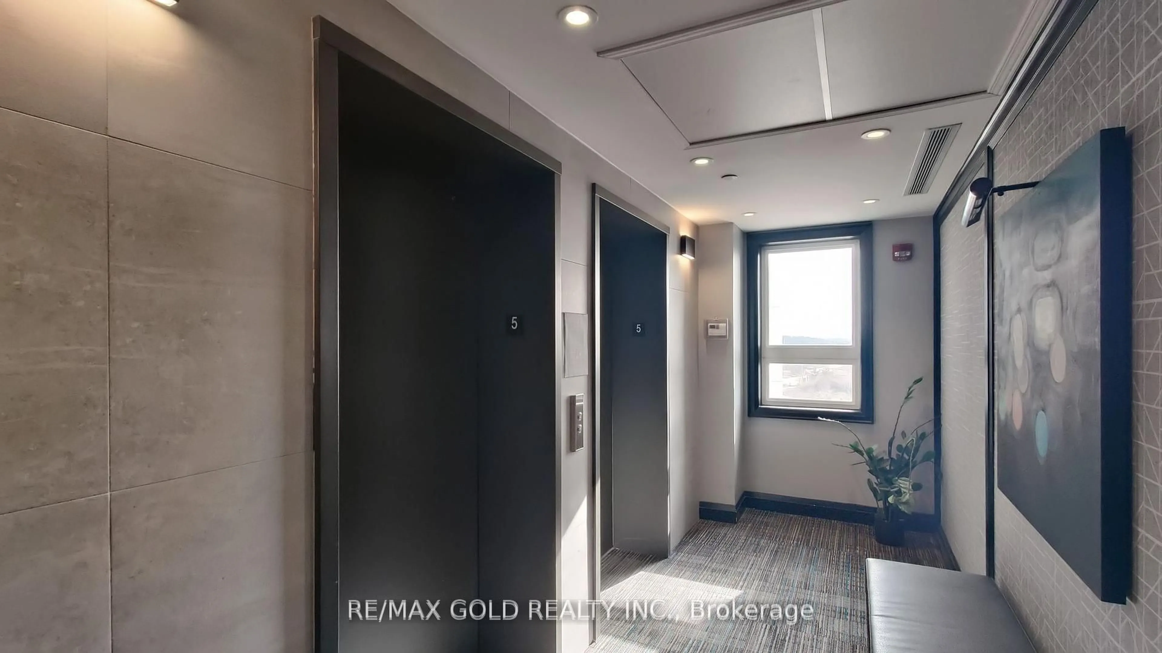 Indoor foyer for 200 Lagerfeld Dr #521, Brampton Ontario L7A 5G5