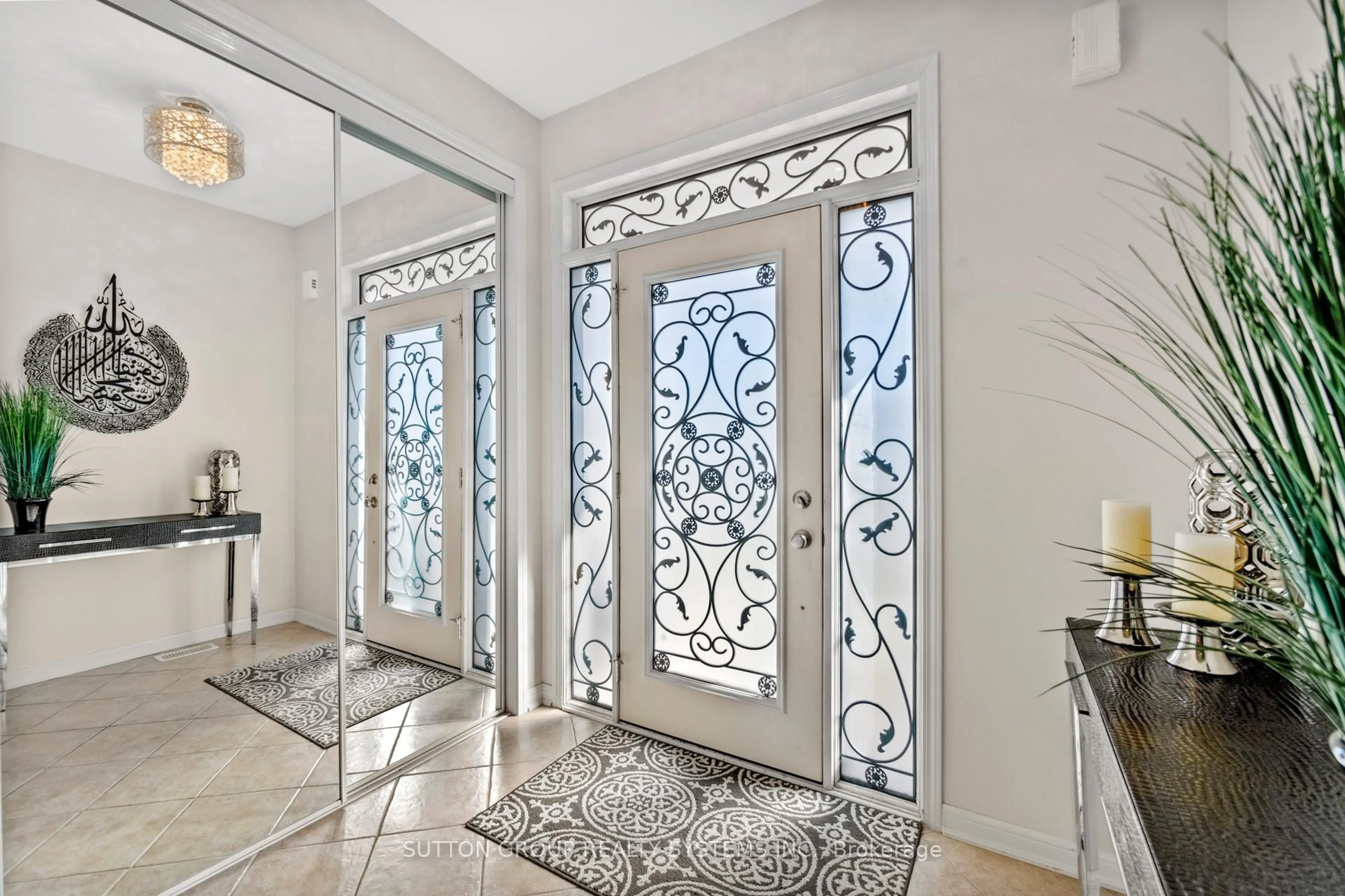 Indoor entryway for 925 Dice Way, Milton Ontario L9T 8C9