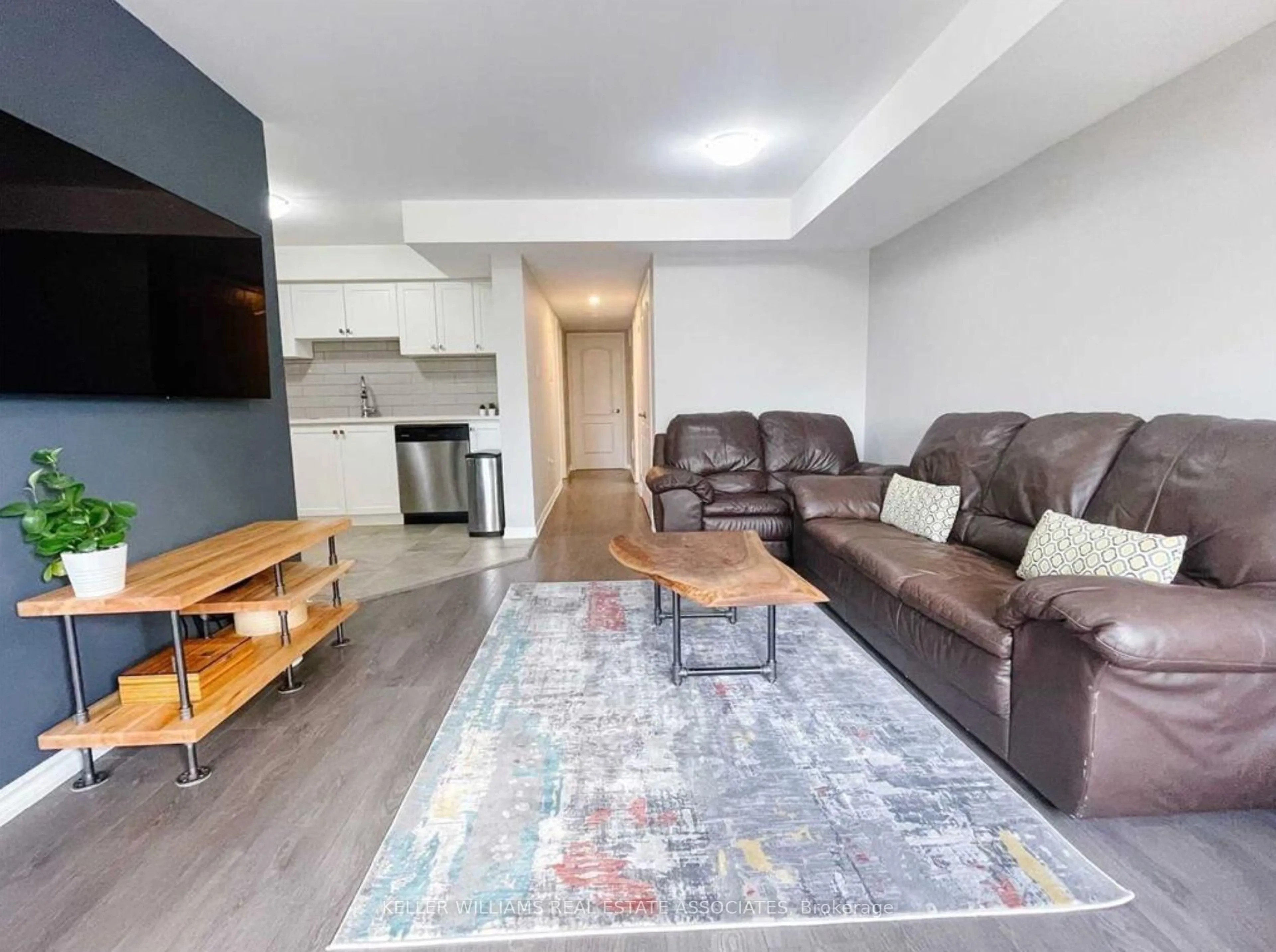 Living room with furniture, unknown for 2441 Greenwich Dr #60, Oakville Ontario L6M 0S3