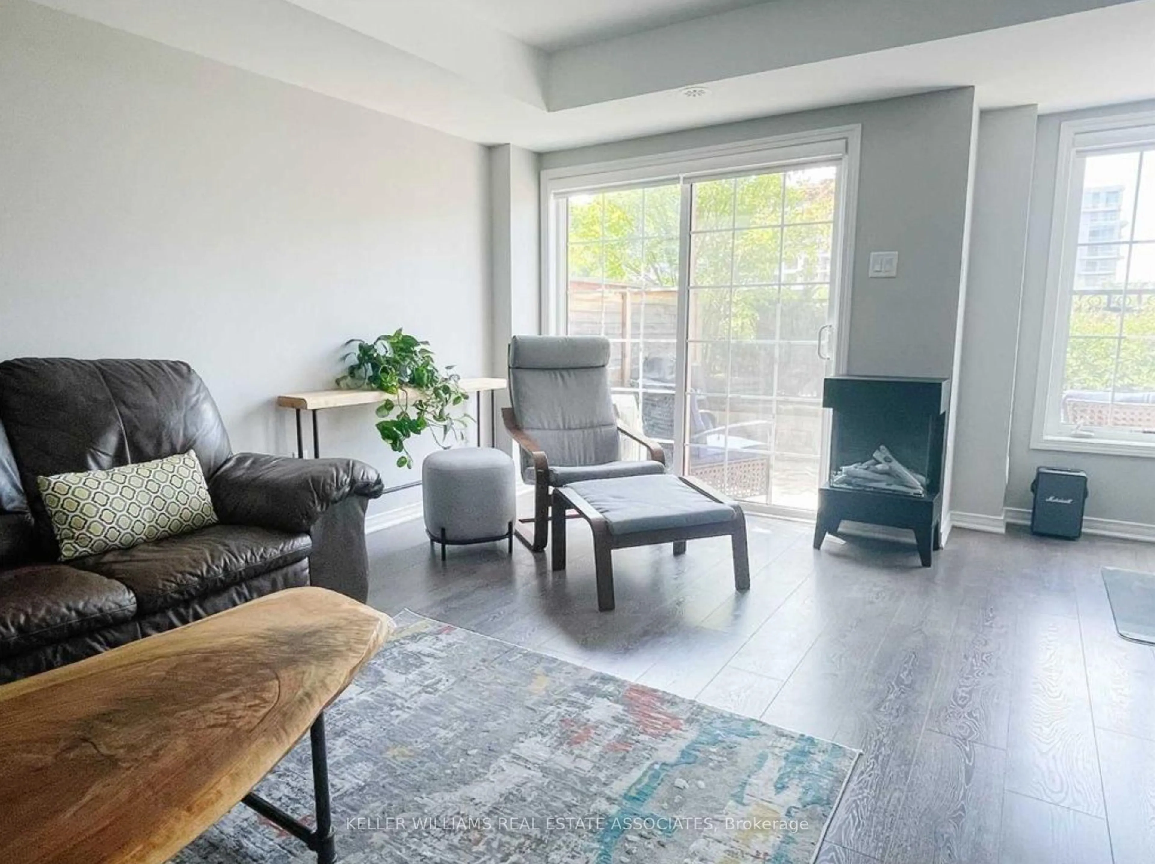 Living room with furniture, unknown for 2441 Greenwich Dr #60, Oakville Ontario L6M 0S3