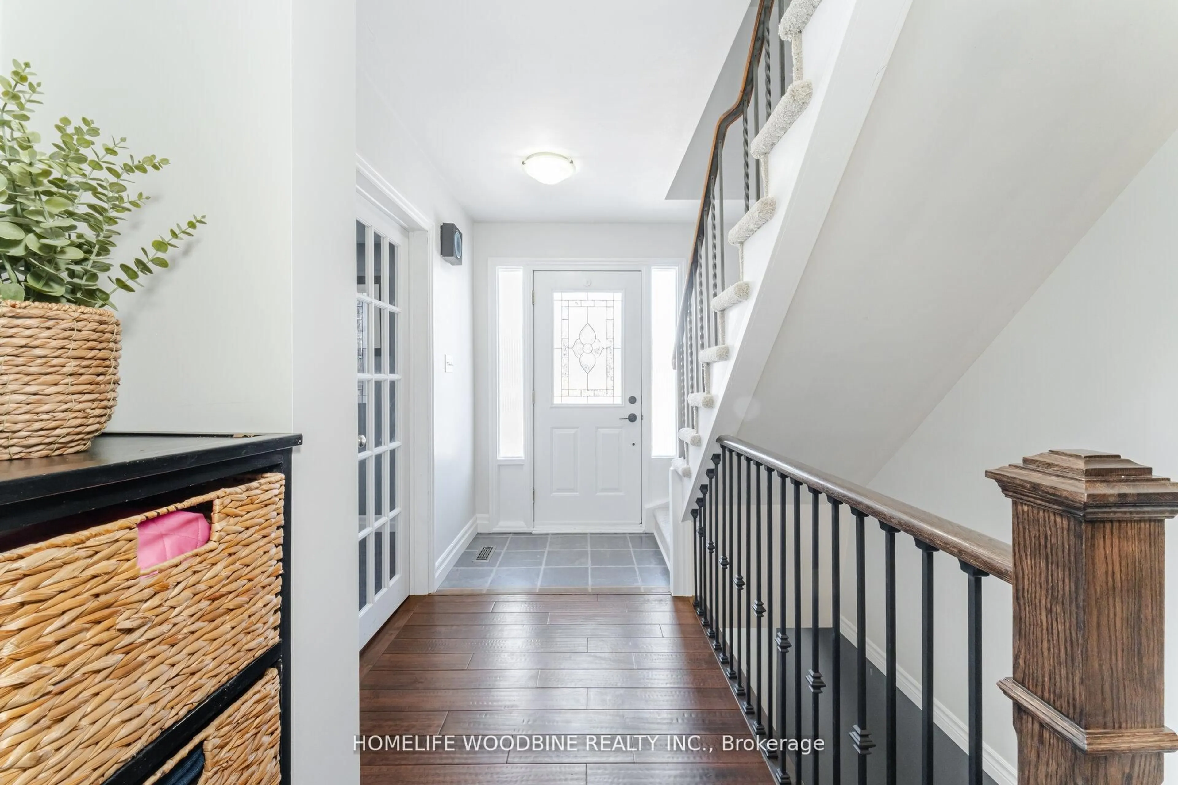 Indoor entryway for 5 Stockman Cres, Halton Hills Ontario L7G 1J5