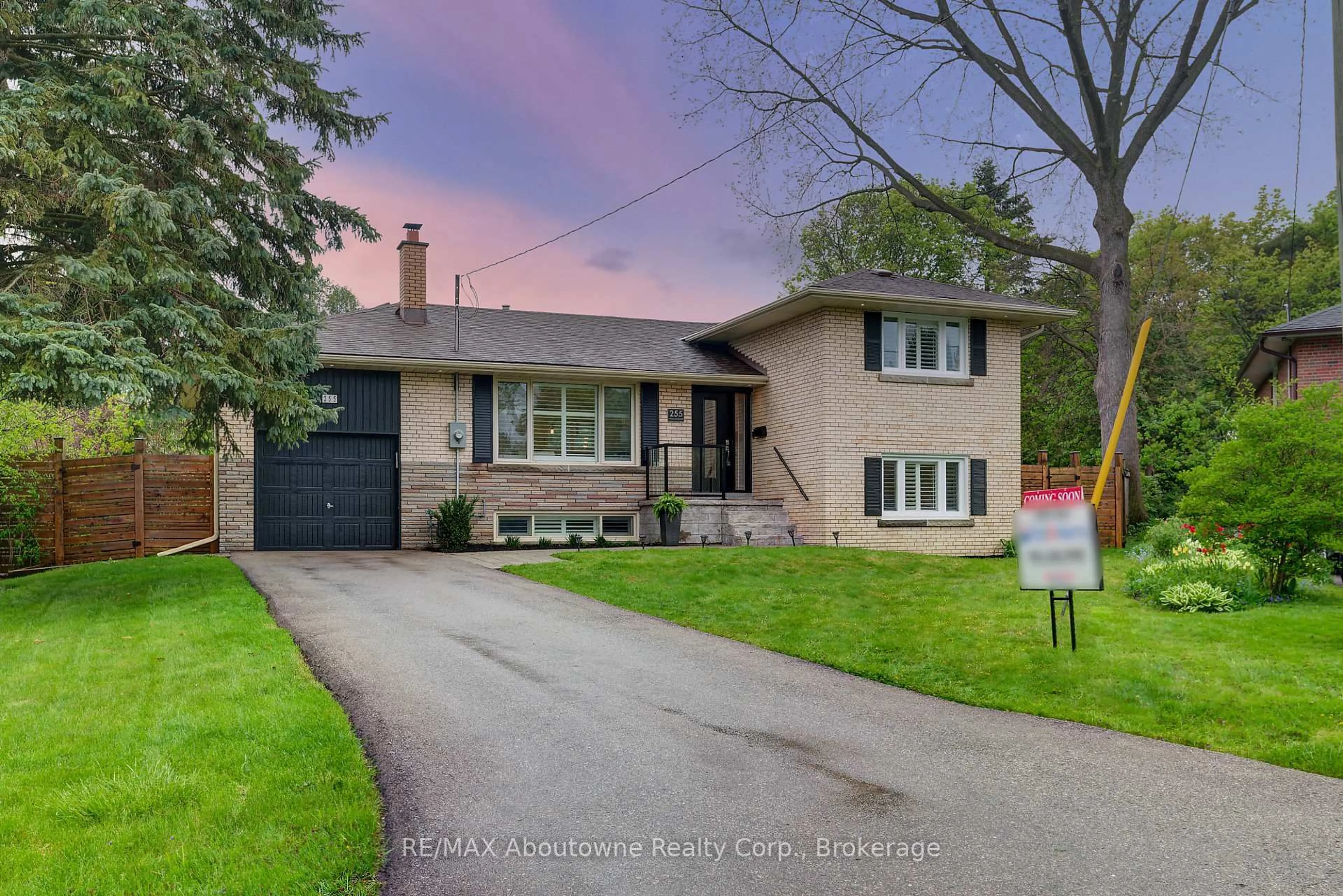 Home with brick exterior material, street for 255 Wales Cres, Oakville Ontario L6L 3X8