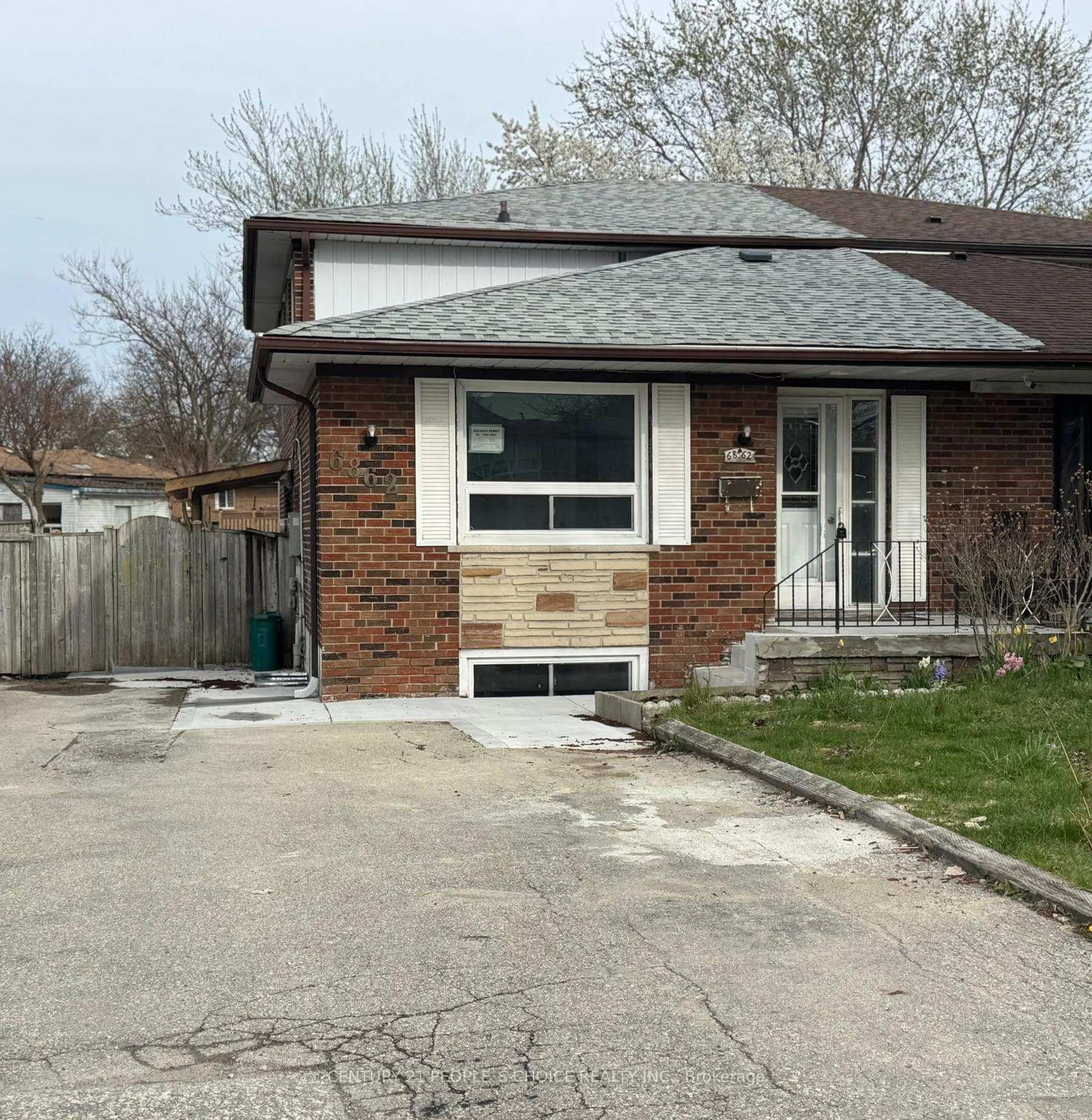 Home with brick exterior material, street for 6862 Darcel Ave, Mississauga Ontario L4T 2W5