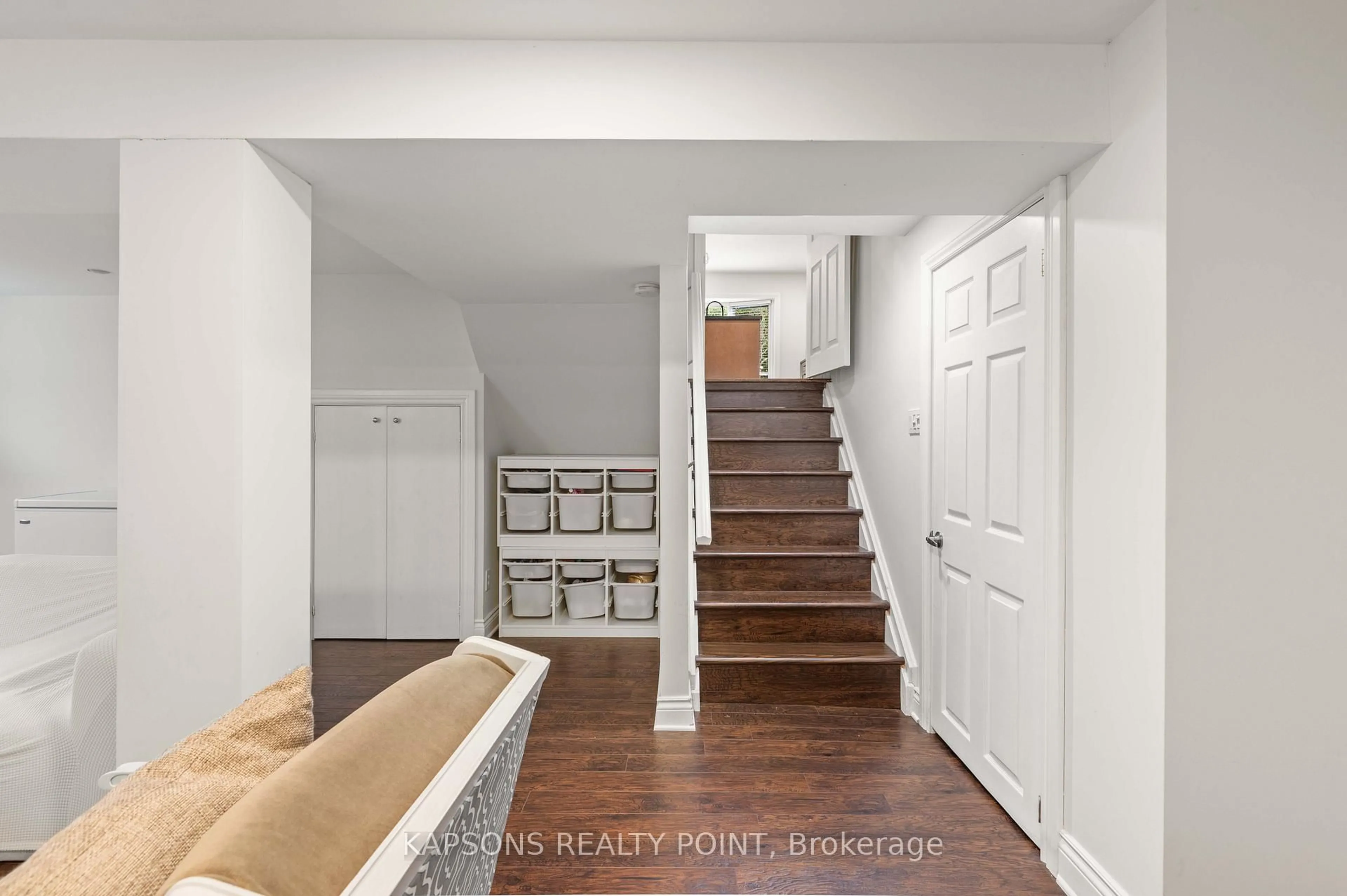 Indoor entryway for 215 Zina St, Orangeville Ontario L9W 1E9