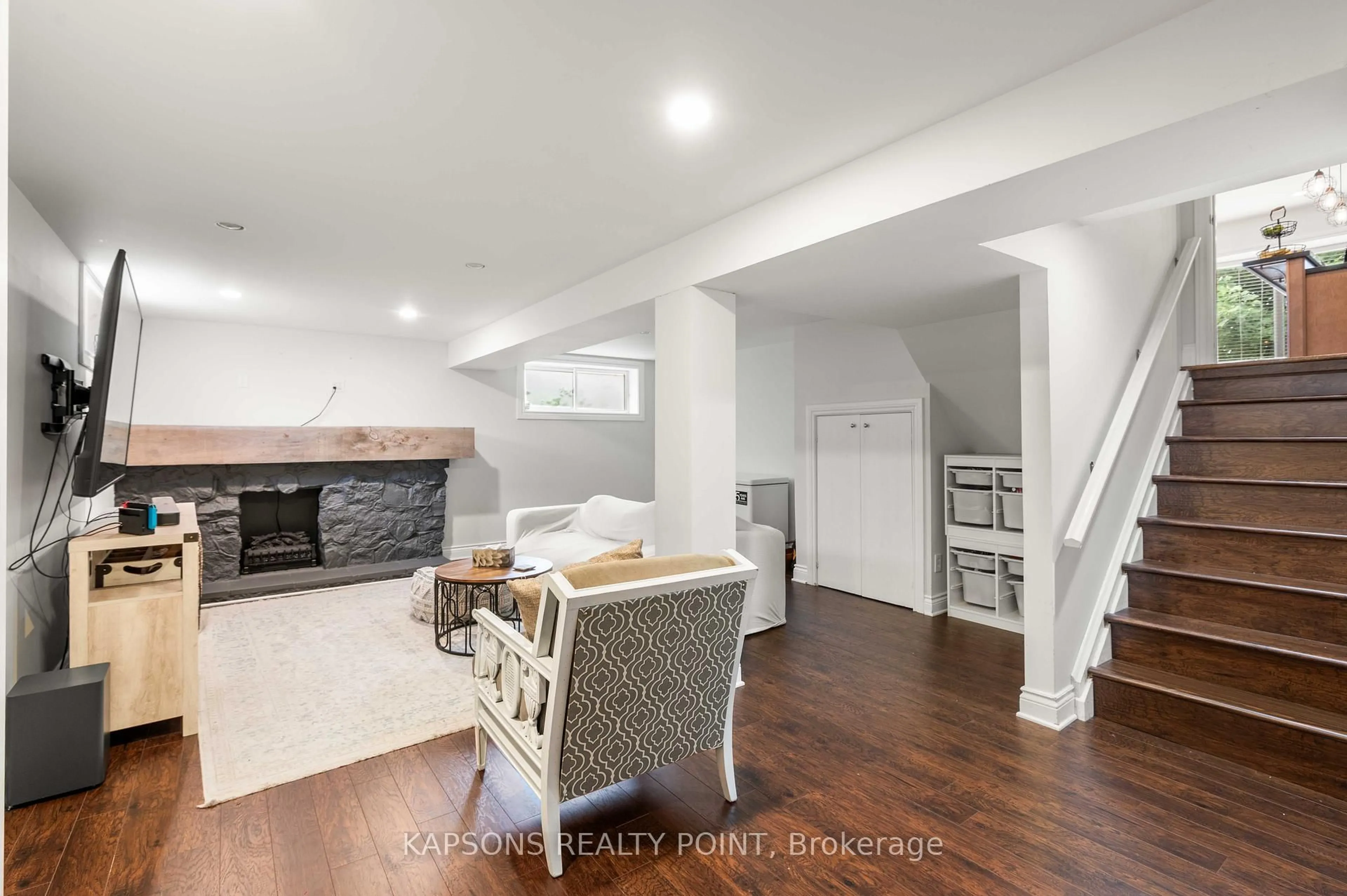Unknown for 215 Zina St, Orangeville Ontario L9W 1E9