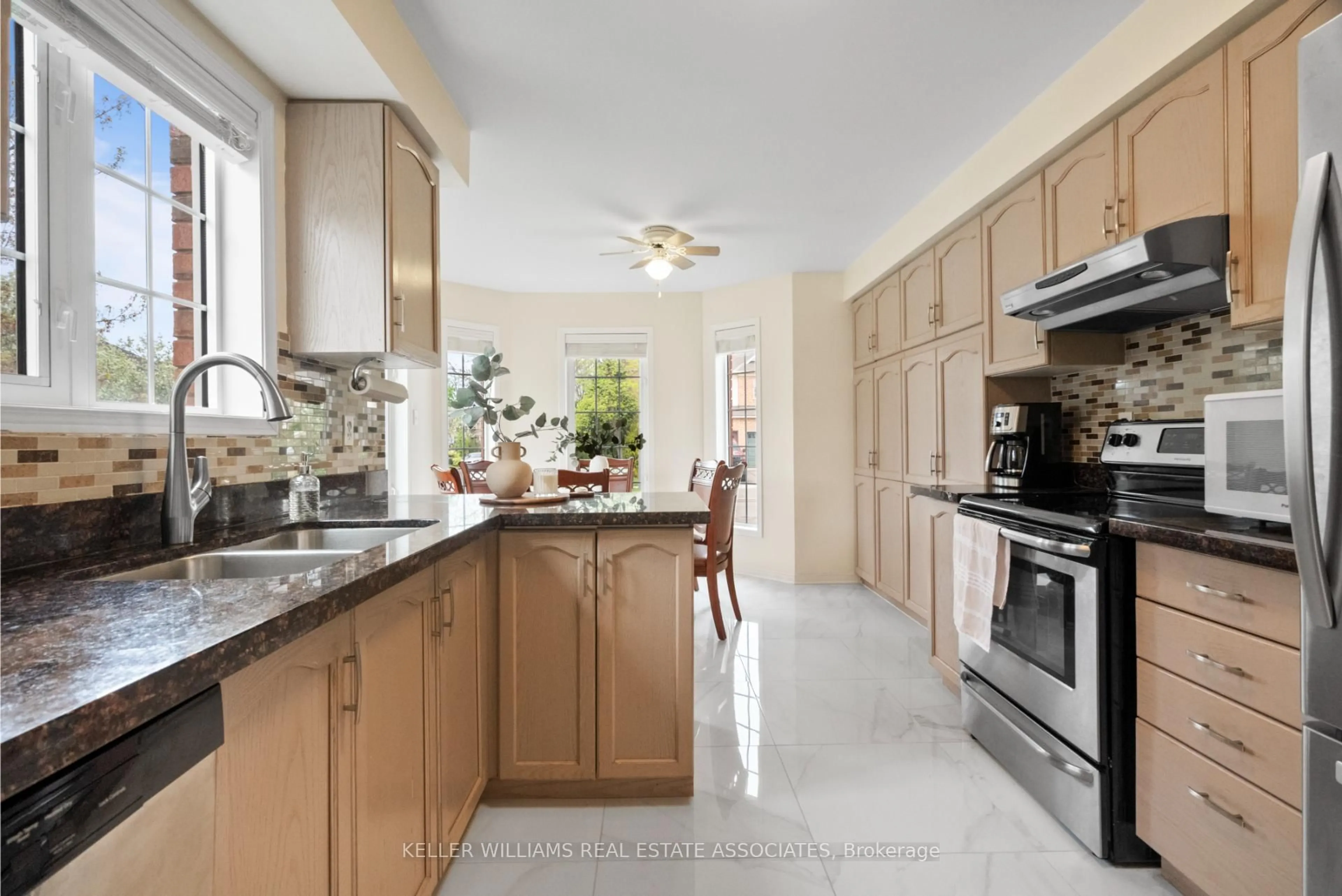 Open concept kitchen, ceramic/tile floor for 5554 Linwell Pl, Mississauga Ontario L5M 6L7