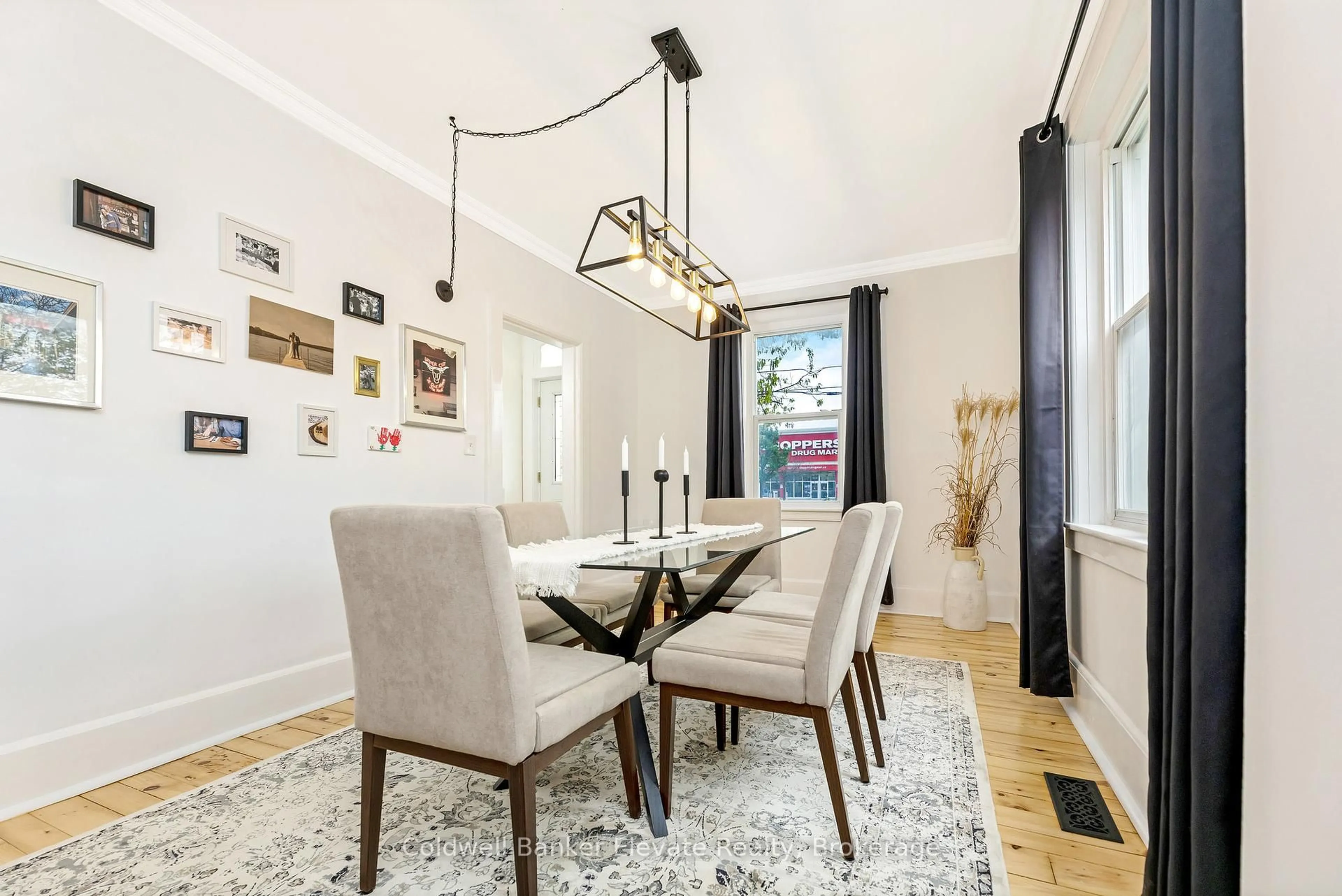 Dining room, unknown for 243 Queen St, Halton Hills Ontario L7J 1P7
