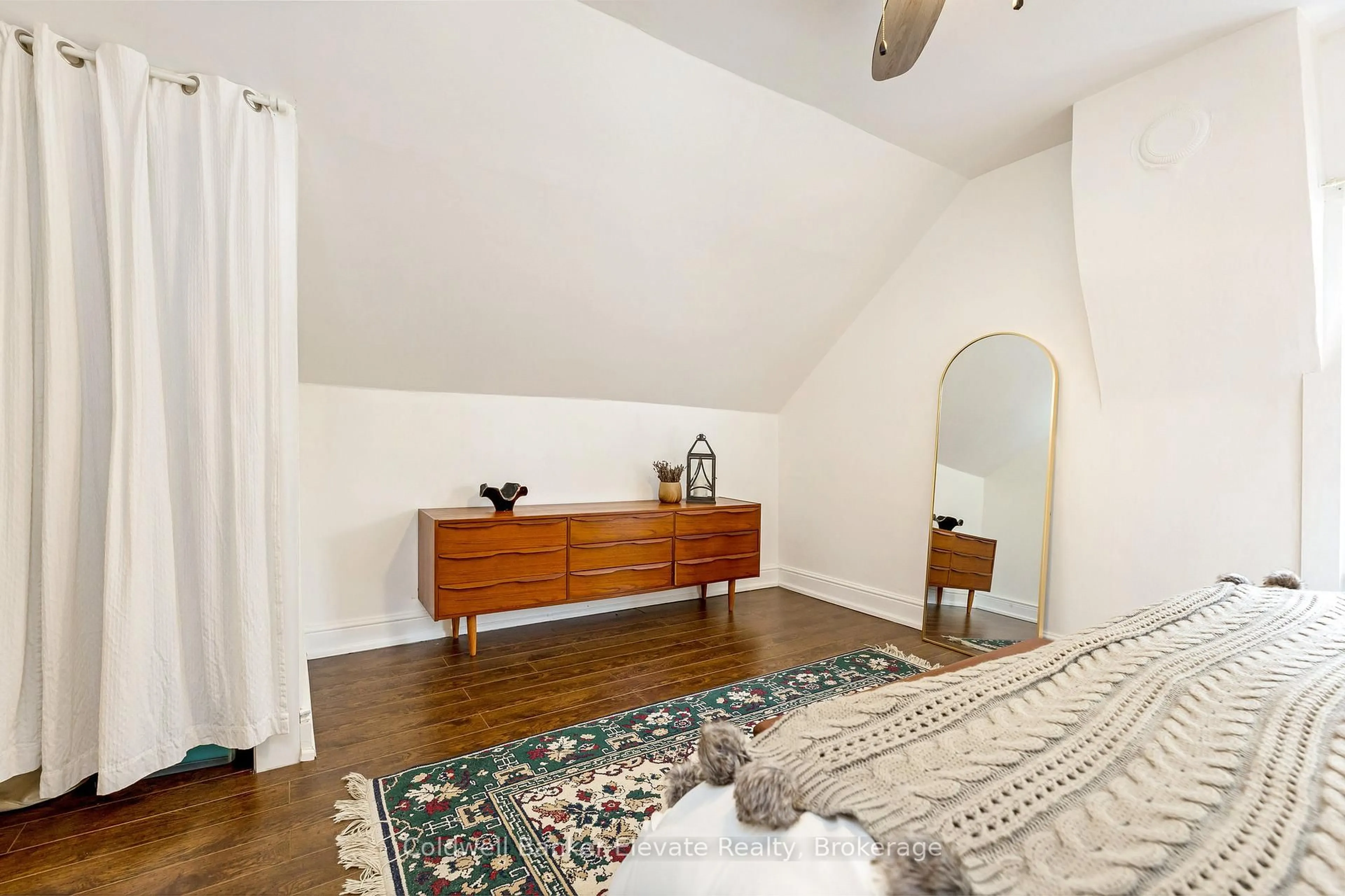 A pic of a room for 243 Queen St, Halton Hills Ontario L7J 1P7