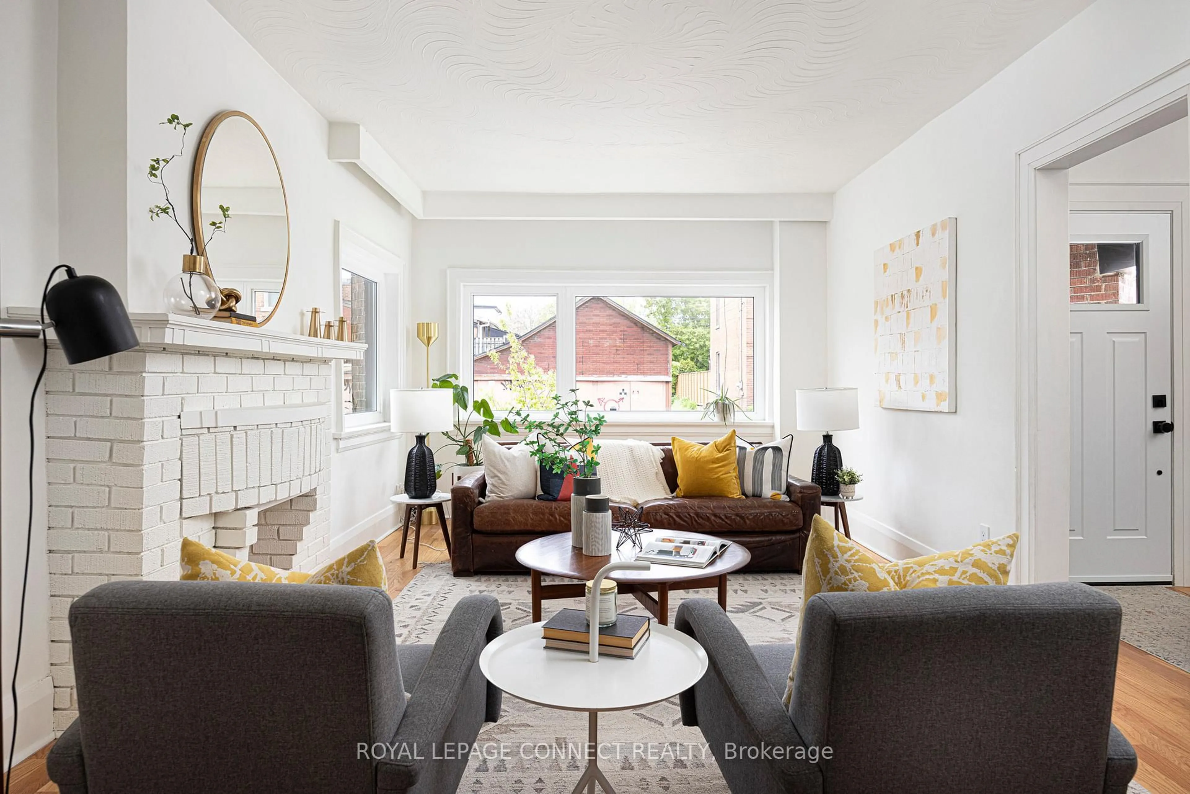 Living room with furniture, unknown for 379 Quebec Ave, Toronto Ontario M6P 2V5